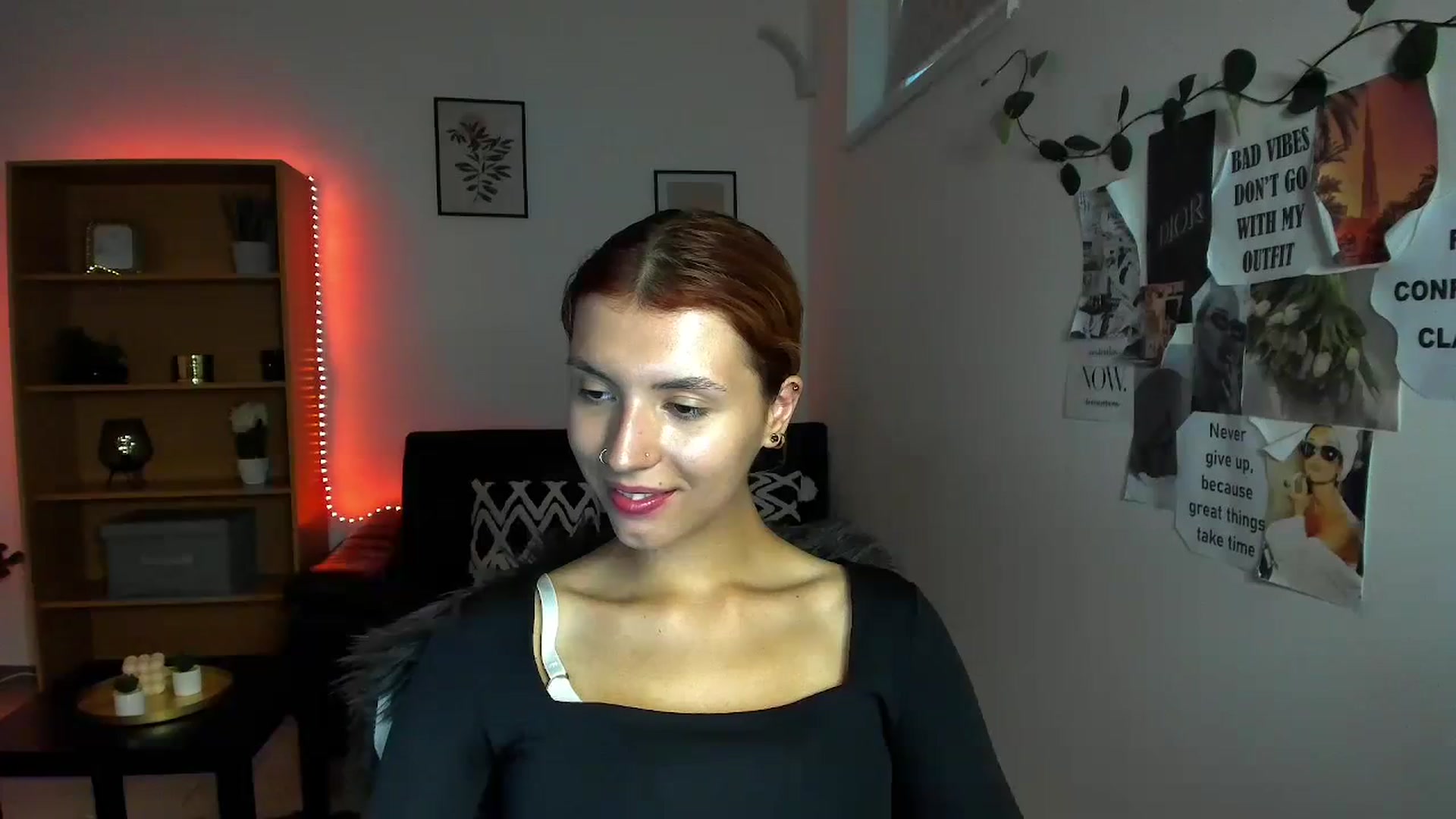 Gallery image thumbnail from SaraJaay18's myfreecams stream on, 09/19/2023, 16:41 image 15 of 20