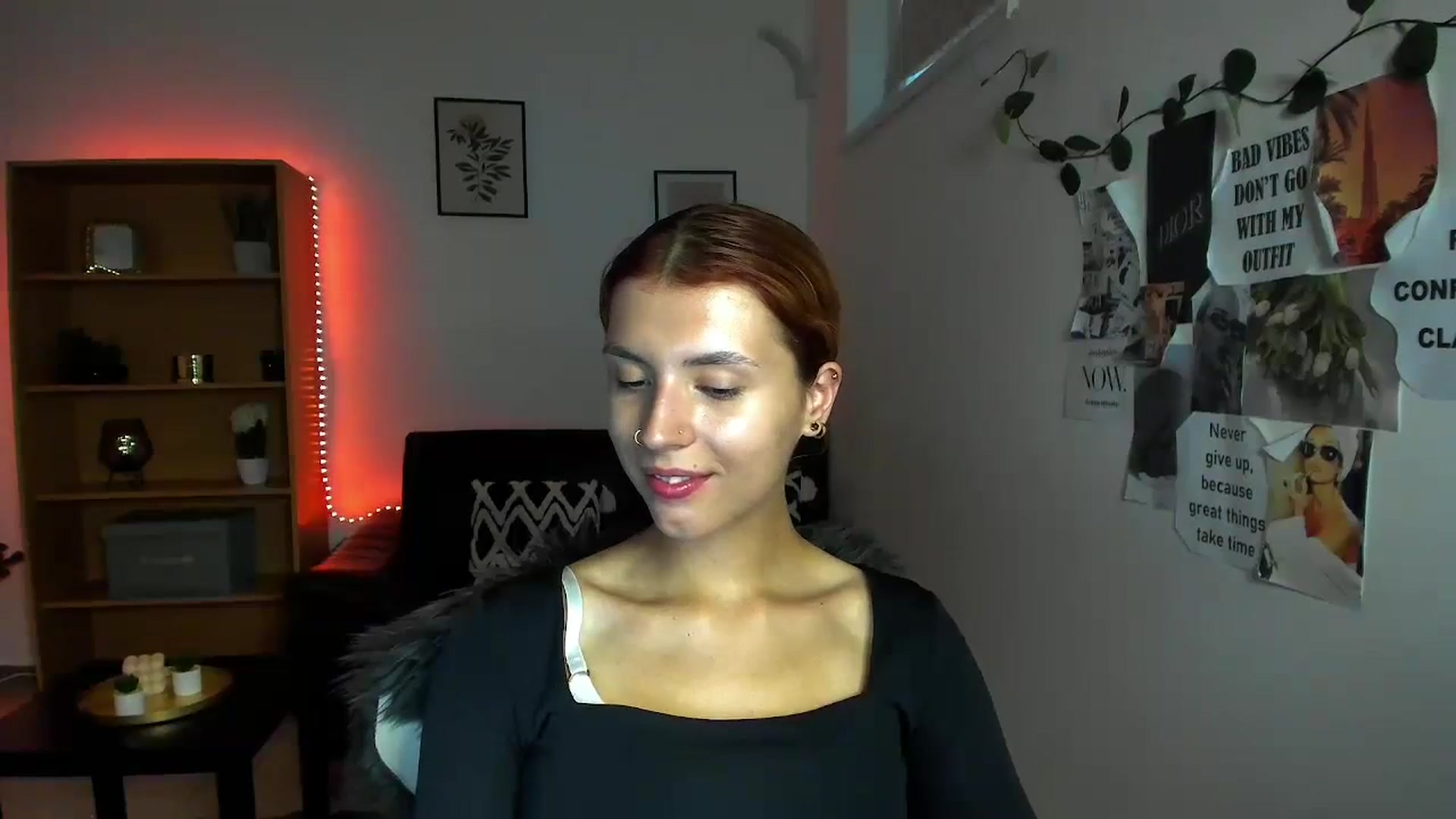Gallery image thumbnail from SaraJaay18's myfreecams stream on, 09/19/2023, 16:41 image 14 of 20