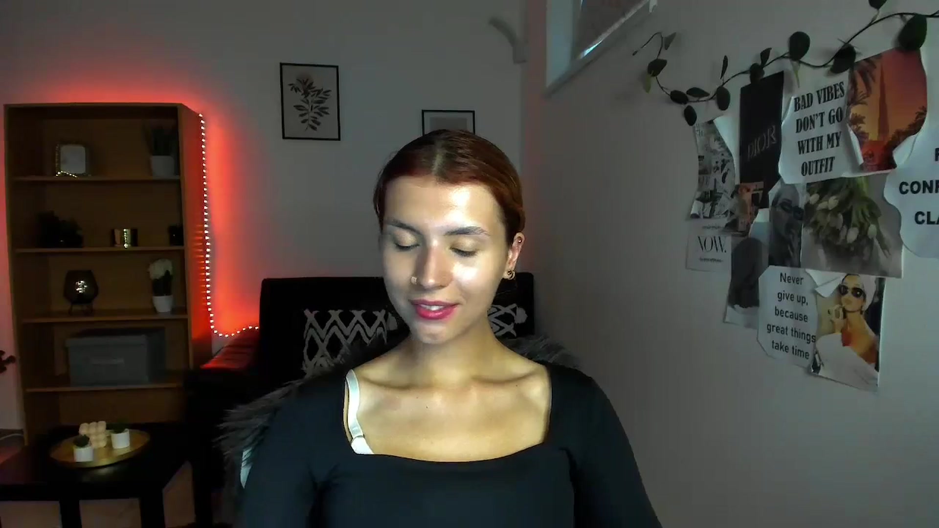 Gallery image thumbnail from SaraJaay18's myfreecams stream on, 09/19/2023, 16:41 image 7 of 20