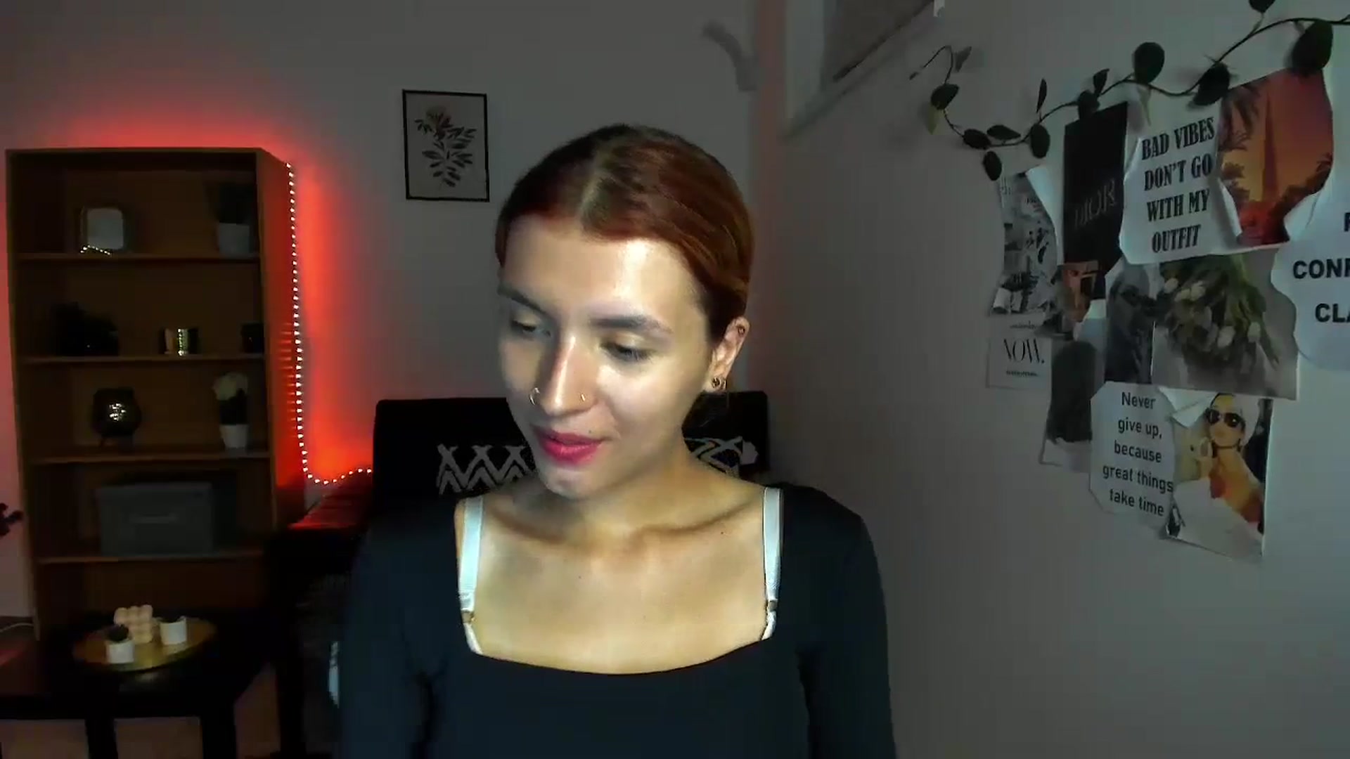 Gallery image thumbnail from SaraJaay18's myfreecams stream on, 09/19/2023, 17:52 image 14 of 20