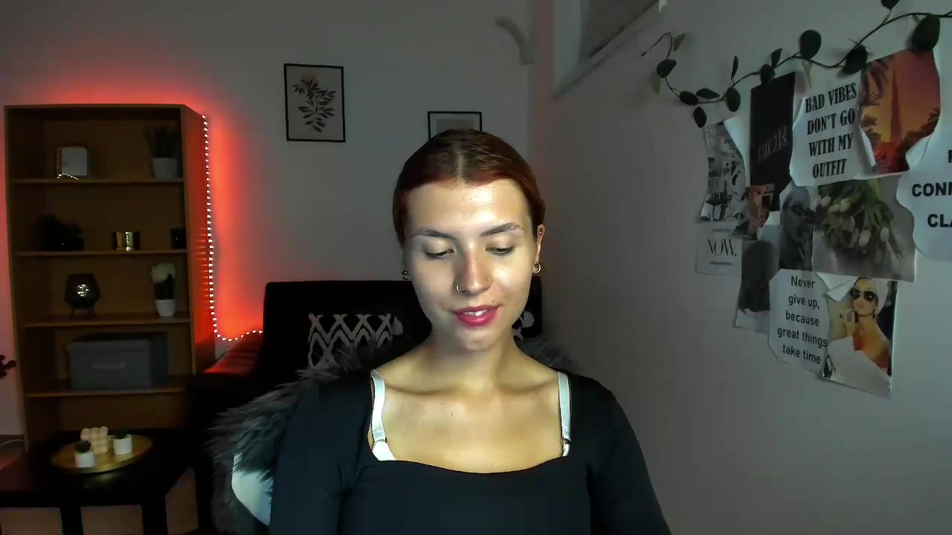 Gallery image thumbnail from SaraJaay18's myfreecams stream on, 09/19/2023, 17:52 image 16 of 20