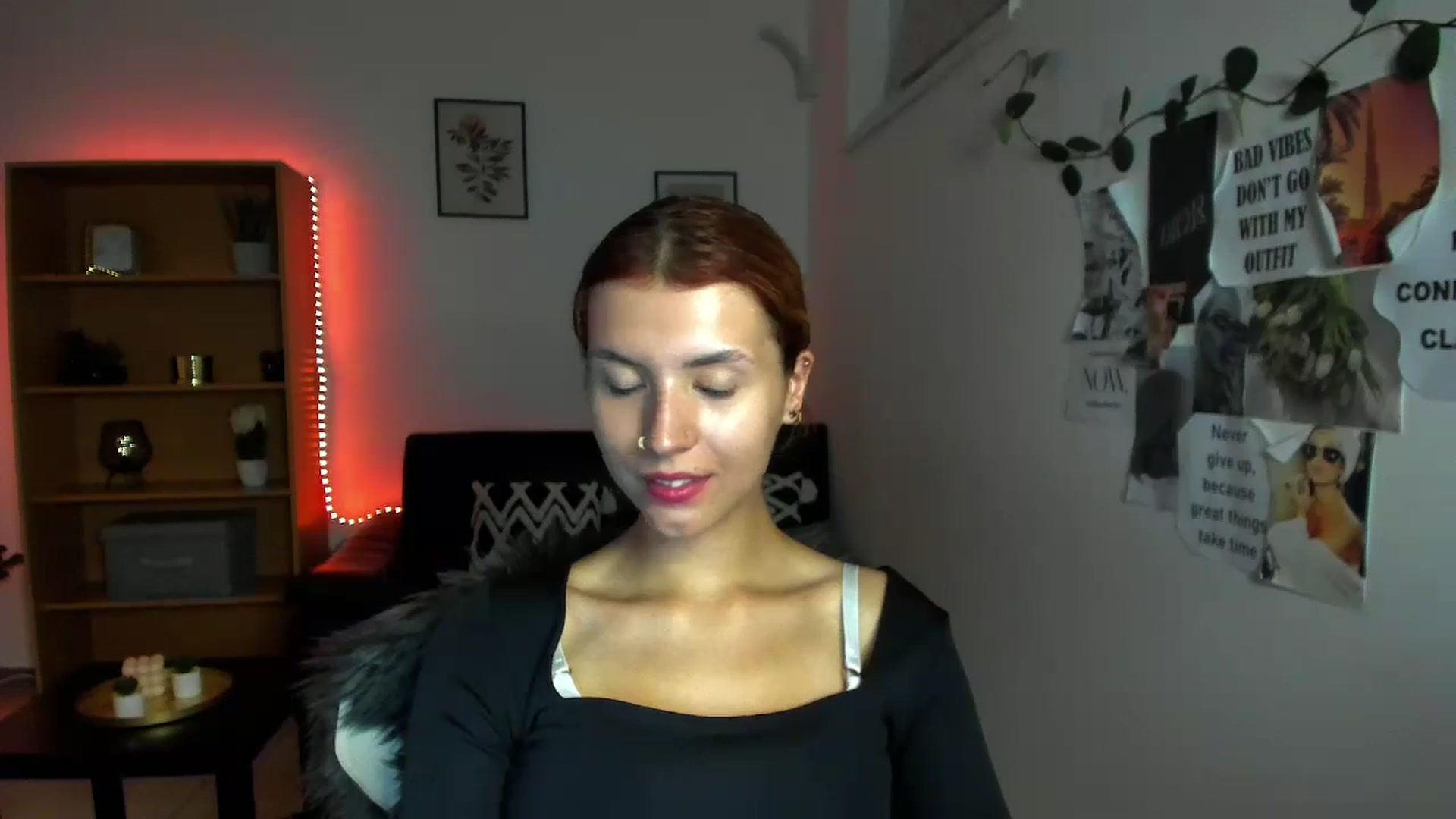 Gallery image thumbnail from SaraJaay18's myfreecams stream on, 09/19/2023, 17:52 image 18 of 20