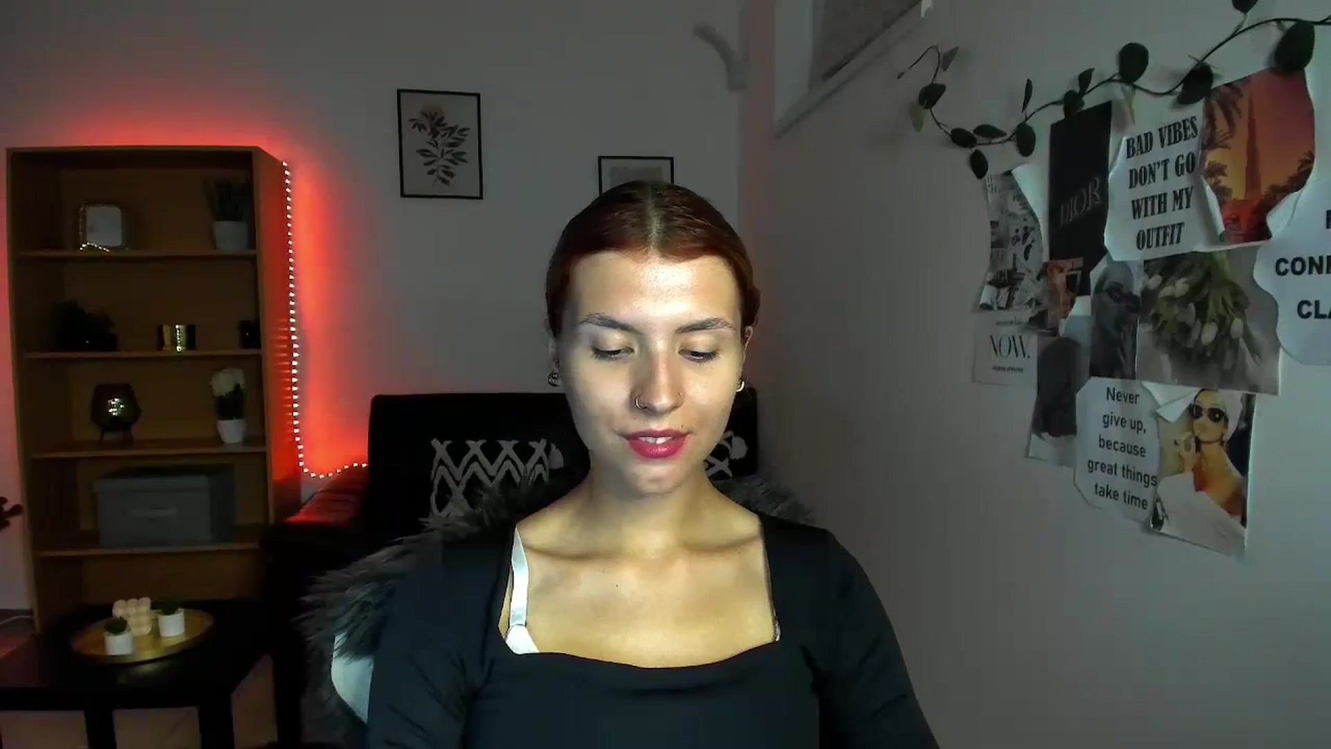Gallery image thumbnail from SaraJaay18's myfreecams stream on, 09/19/2023, 17:52 image 7 of 20