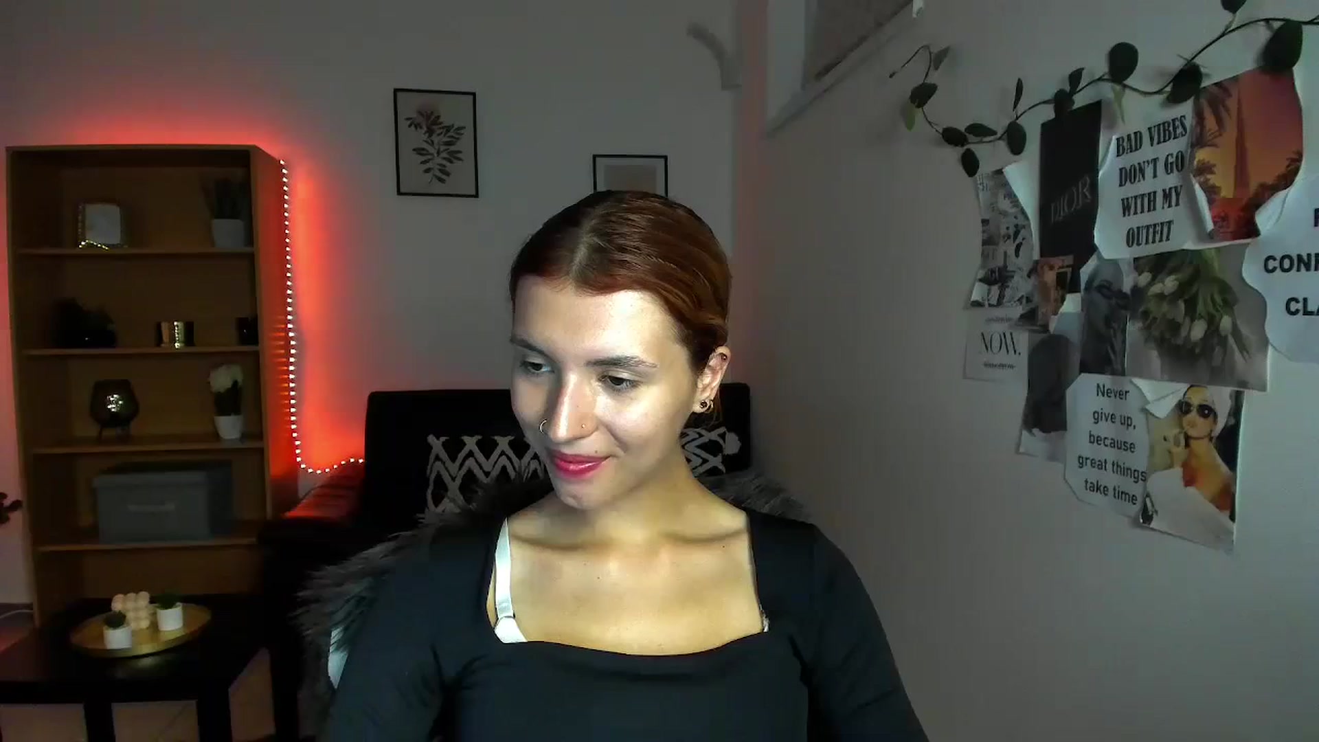 Gallery image thumbnail from SaraJaay18's myfreecams stream on, 09/19/2023, 17:52 image 10 of 20