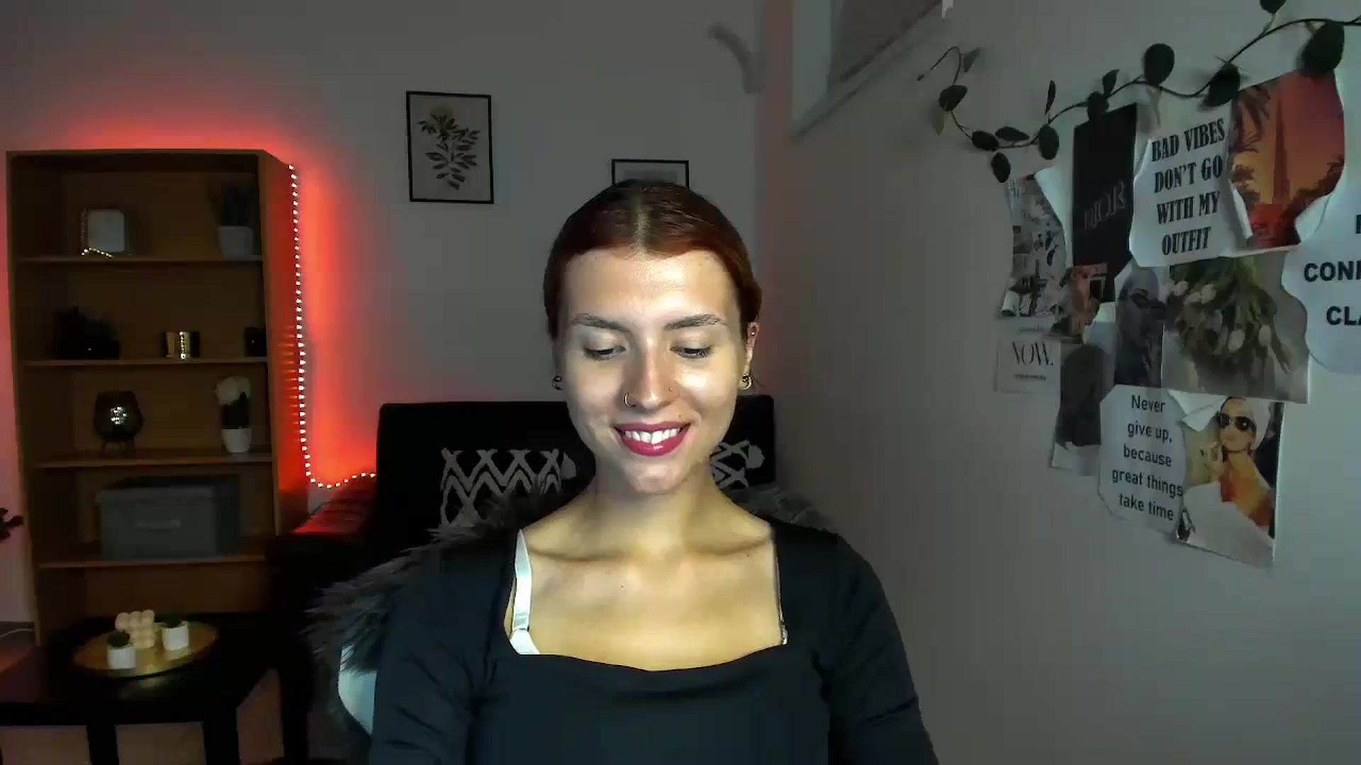 Gallery image thumbnail from SaraJaay18's myfreecams stream on, 09/19/2023, 17:52 image 3 of 20
