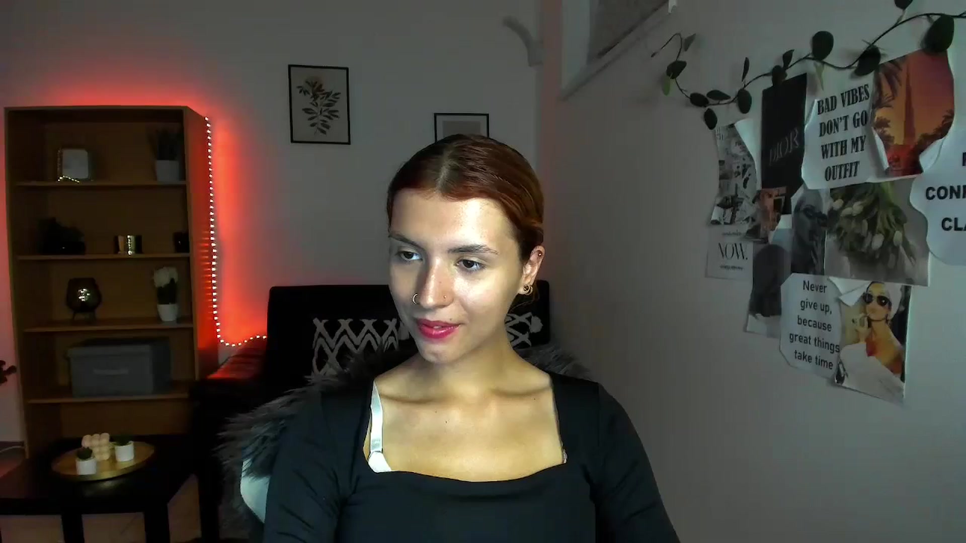 Gallery image thumbnail from SaraJaay18's myfreecams stream on, 09/19/2023, 17:52 image 9 of 20