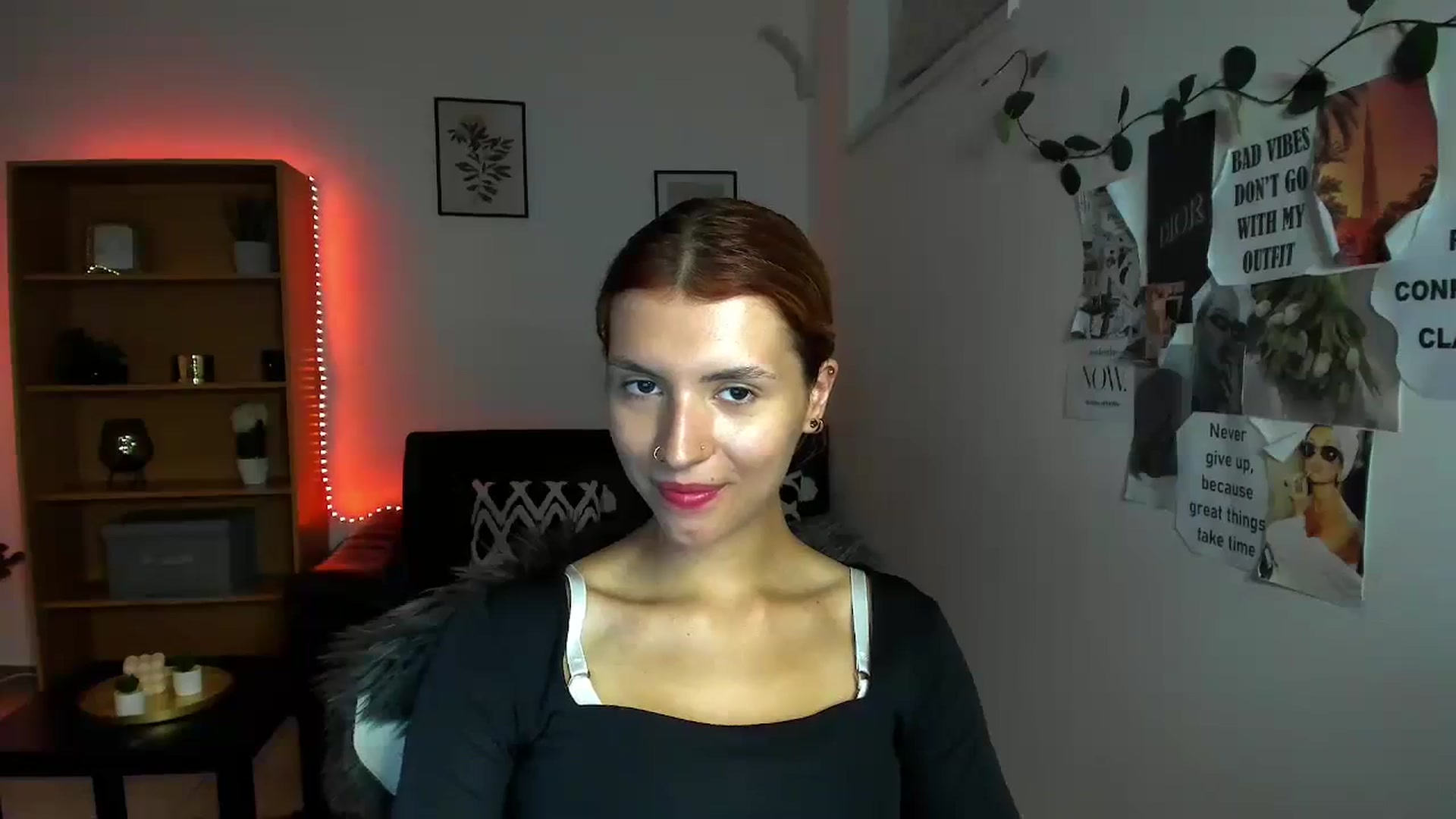 Gallery image thumbnail from SaraJaay18's myfreecams stream on, 09/19/2023, 17:52 image 15 of 20