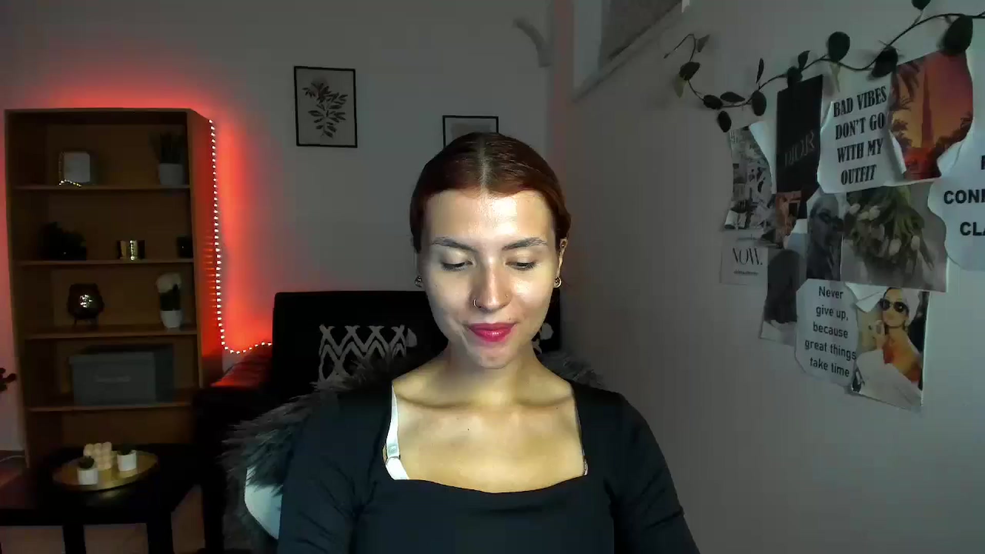 Gallery image thumbnail from SaraJaay18's myfreecams stream on, 09/19/2023, 17:52 image 5 of 20