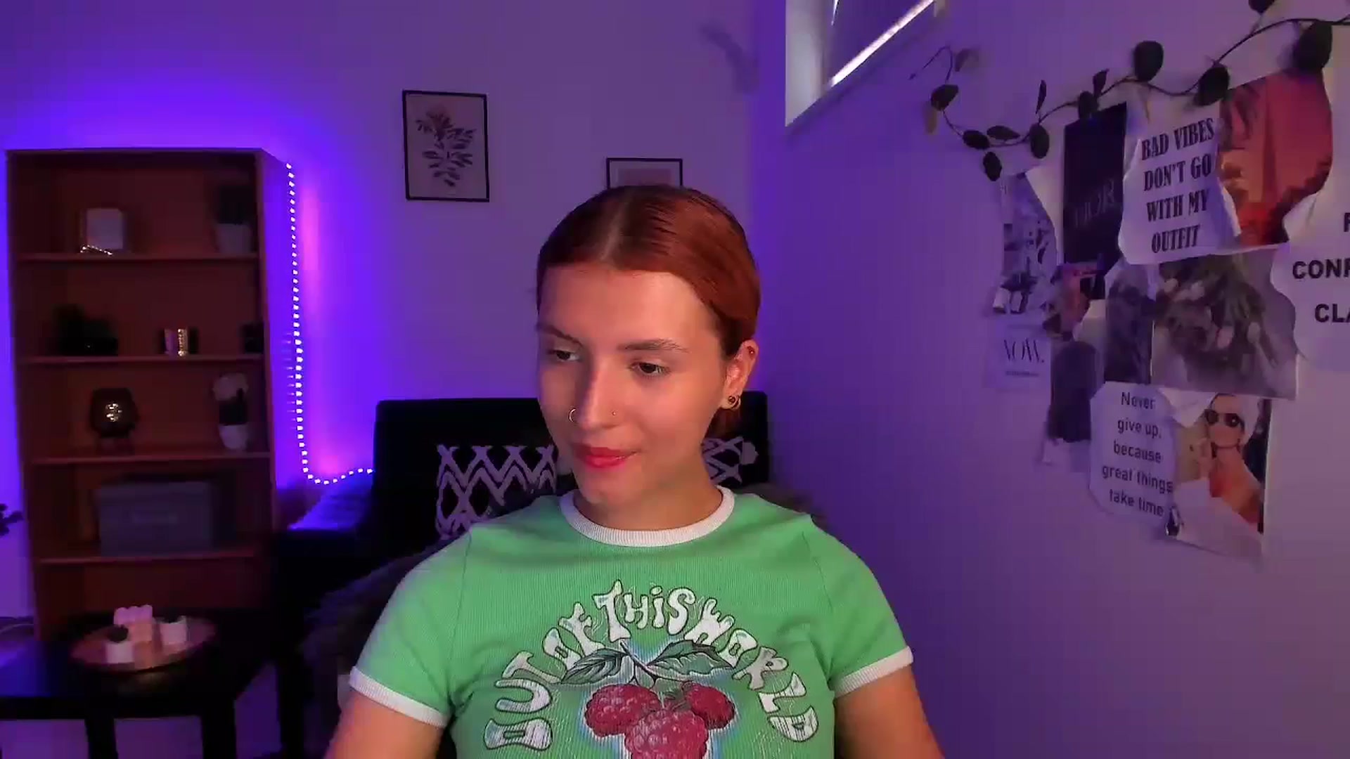 Gallery image thumbnail from SaraJaay18's myfreecams stream on, 09/20/2023, 14:39 image 6 of 20