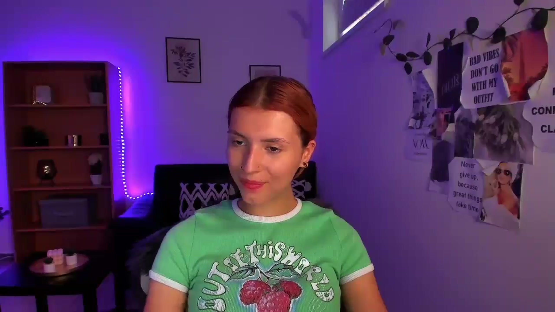 Gallery image thumbnail from SaraJaay18's myfreecams stream on, 09/20/2023, 14:39 image 14 of 20
