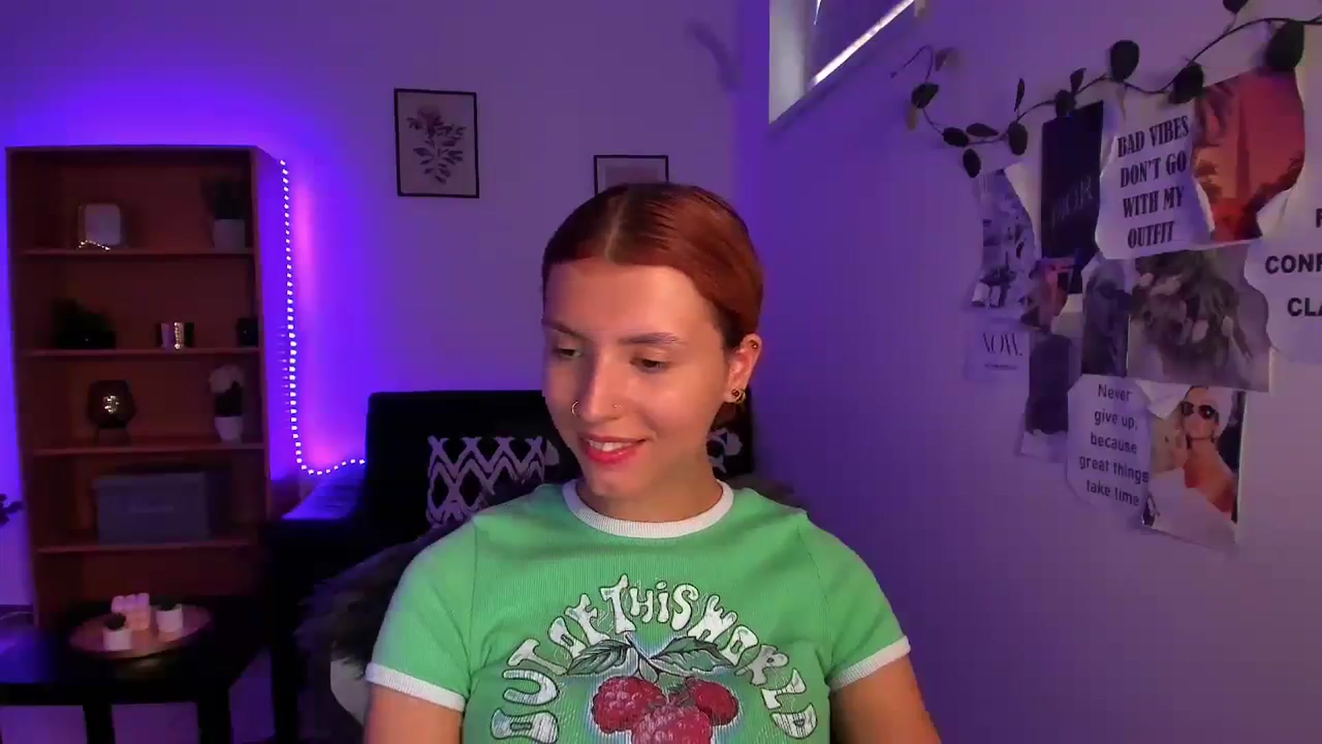 Gallery image thumbnail from SaraJaay18's myfreecams stream on, 09/20/2023, 14:39 image 9 of 20