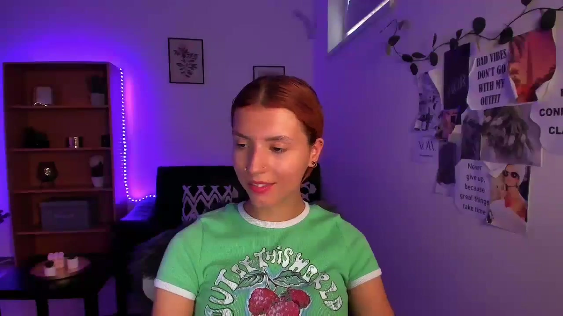 Gallery image thumbnail from SaraJaay18's myfreecams stream on, 09/20/2023, 14:39 image 17 of 20