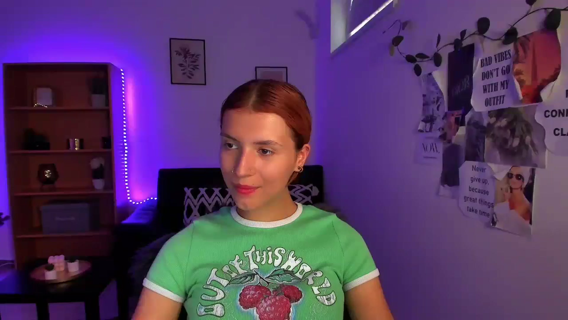 Gallery image thumbnail from SaraJaay18's myfreecams stream on, 09/20/2023, 14:39 image 15 of 20