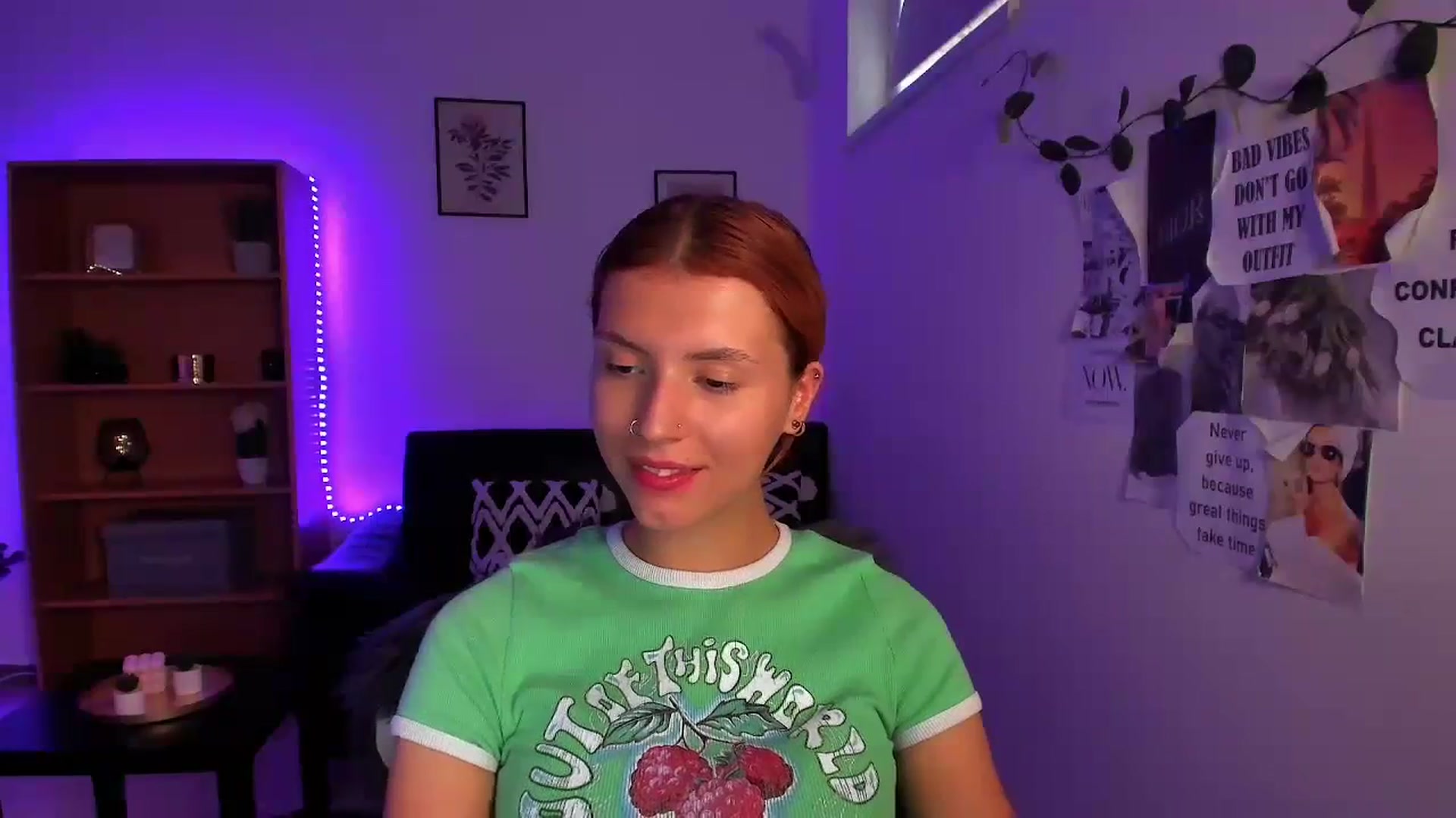 Gallery image thumbnail from SaraJaay18's myfreecams stream on, 09/20/2023, 14:39 image 18 of 20