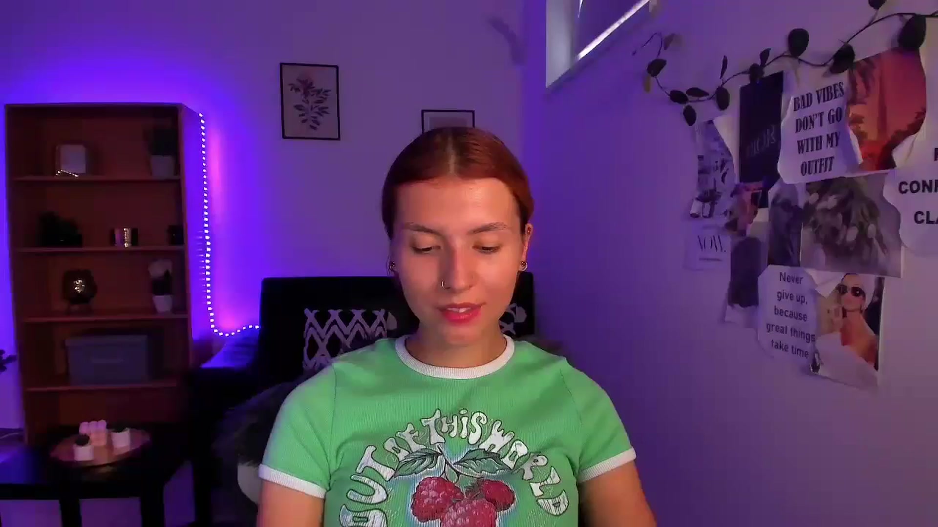 Gallery image thumbnail from SaraJaay18's myfreecams stream on, 09/20/2023, 14:39 image 16 of 20