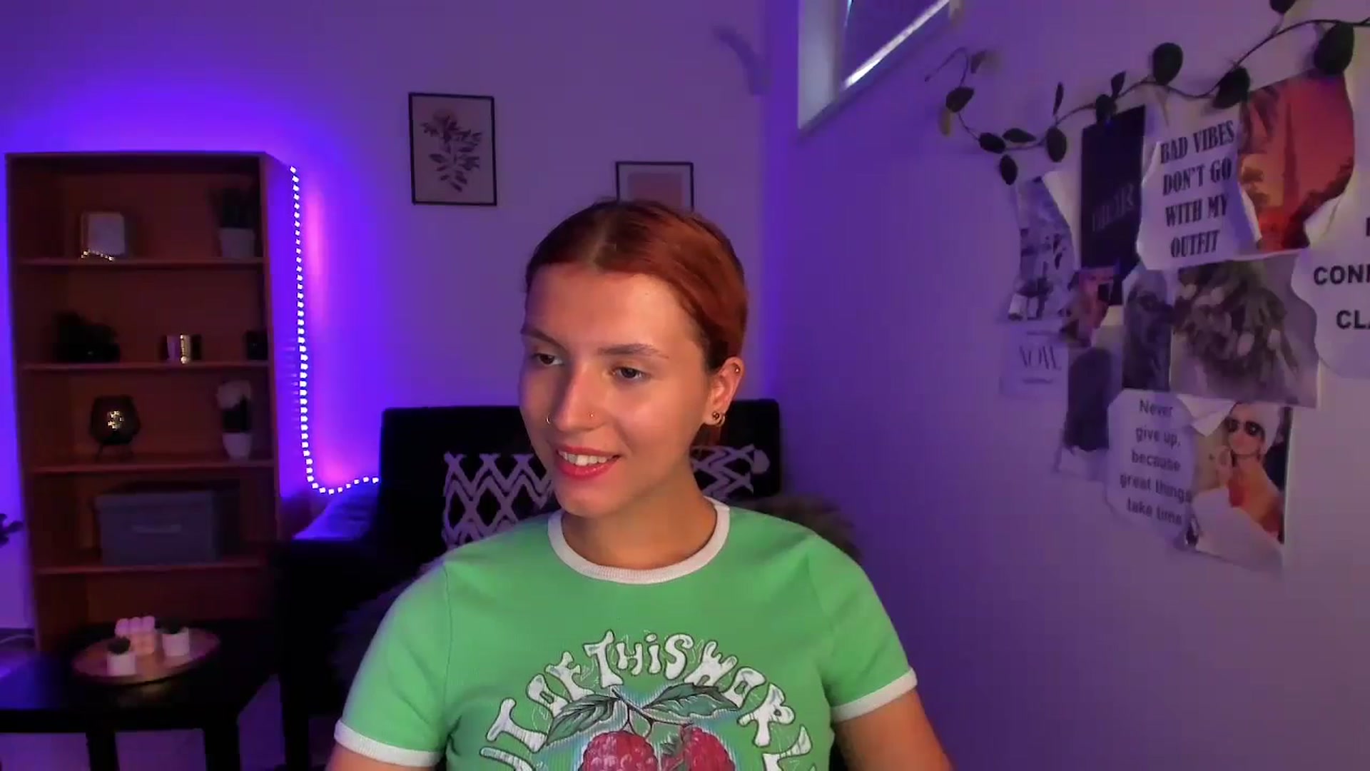 Gallery image thumbnail from SaraJaay18's myfreecams stream on, 09/20/2023, 15:13 image 19 of 20