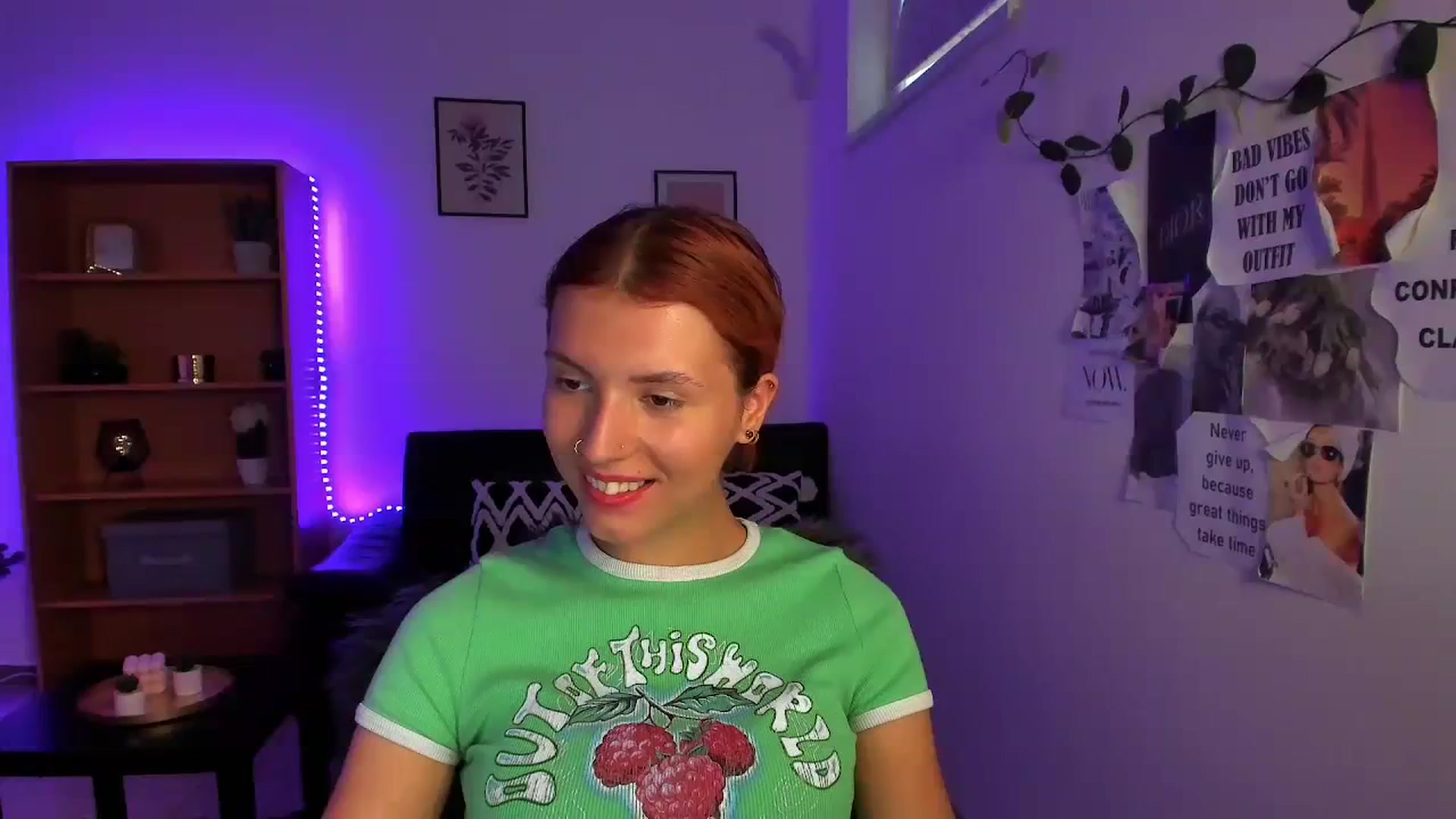 Gallery image thumbnail from SaraJaay18's myfreecams stream on, 09/20/2023, 17:17 image 7 of 20