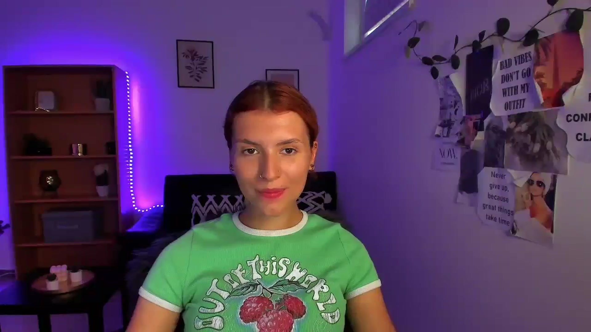 Gallery image thumbnail from SaraJaay18's myfreecams stream on, 09/20/2023, 17:17 image 8 of 20