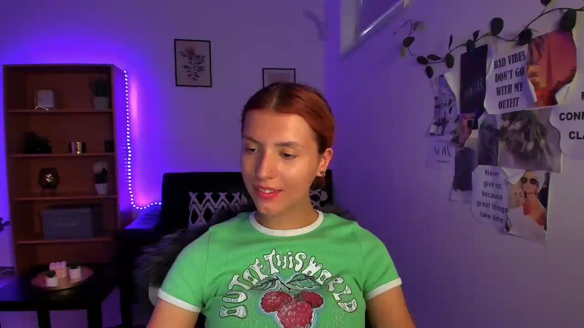 Gallery image thumbnail from SaraJaay18's myfreecams stream on, 09/20/2023, 17:17 image 17 of 20
