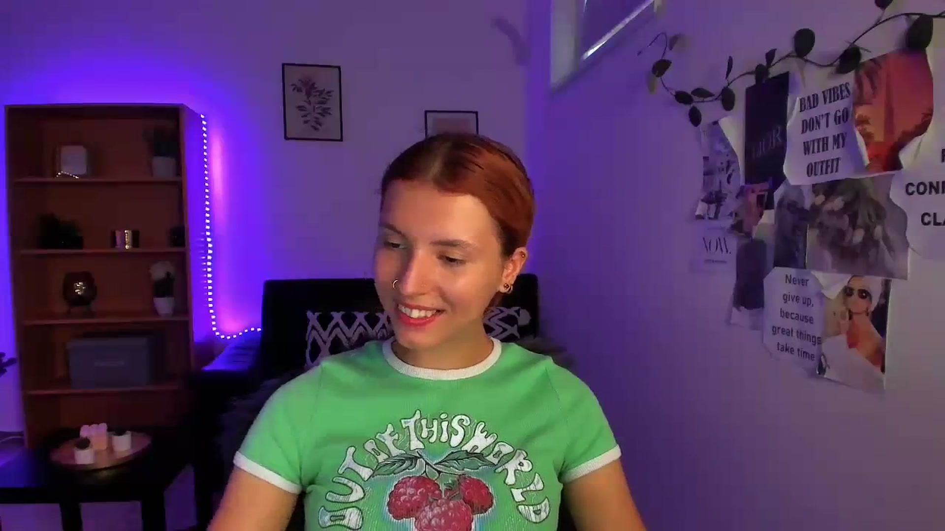 Gallery image thumbnail from SaraJaay18's myfreecams stream on, 09/20/2023, 17:17 image 12 of 20