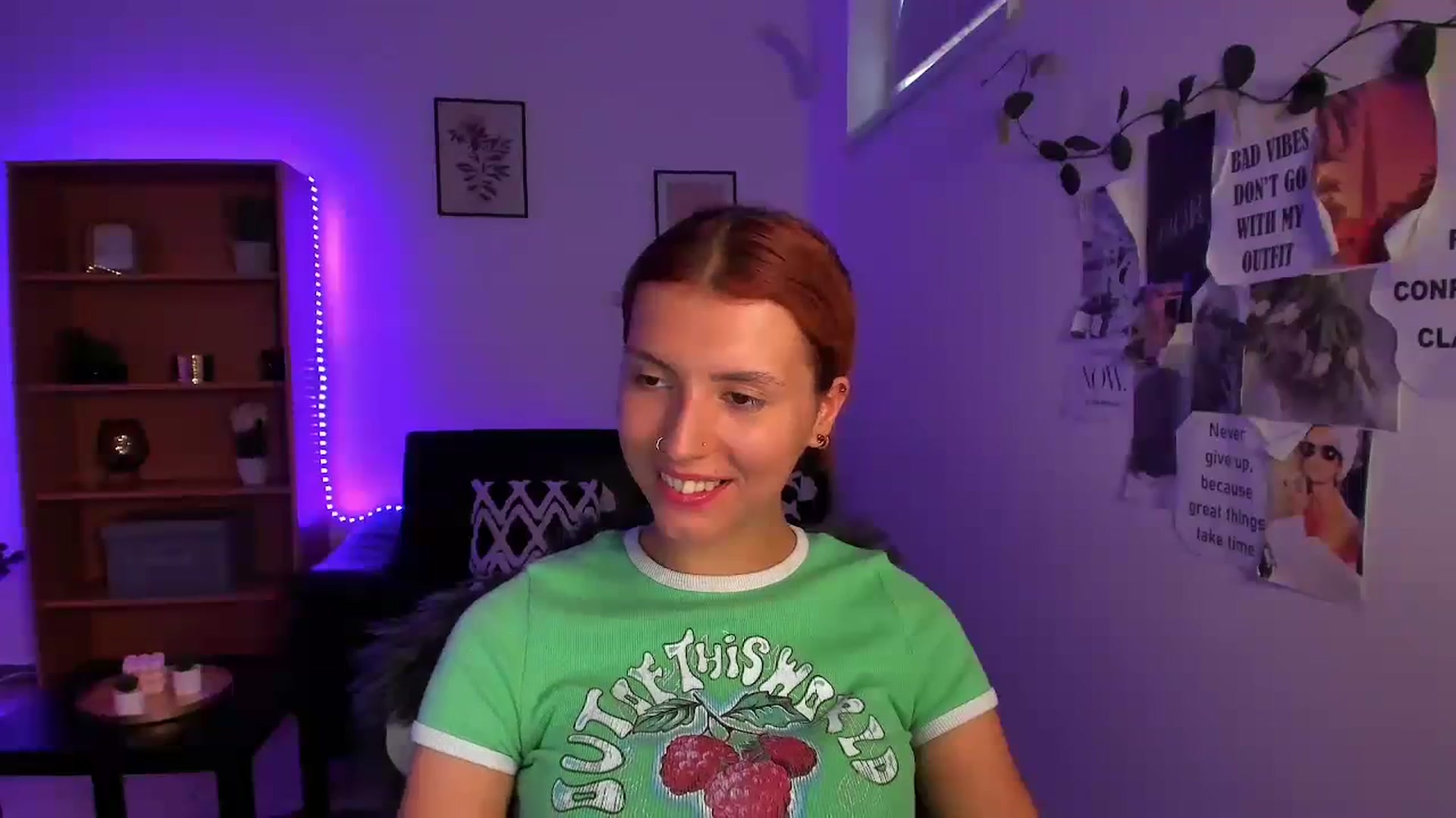 Gallery image thumbnail from SaraJaay18's myfreecams stream on, 09/20/2023, 17:17 image 4 of 20