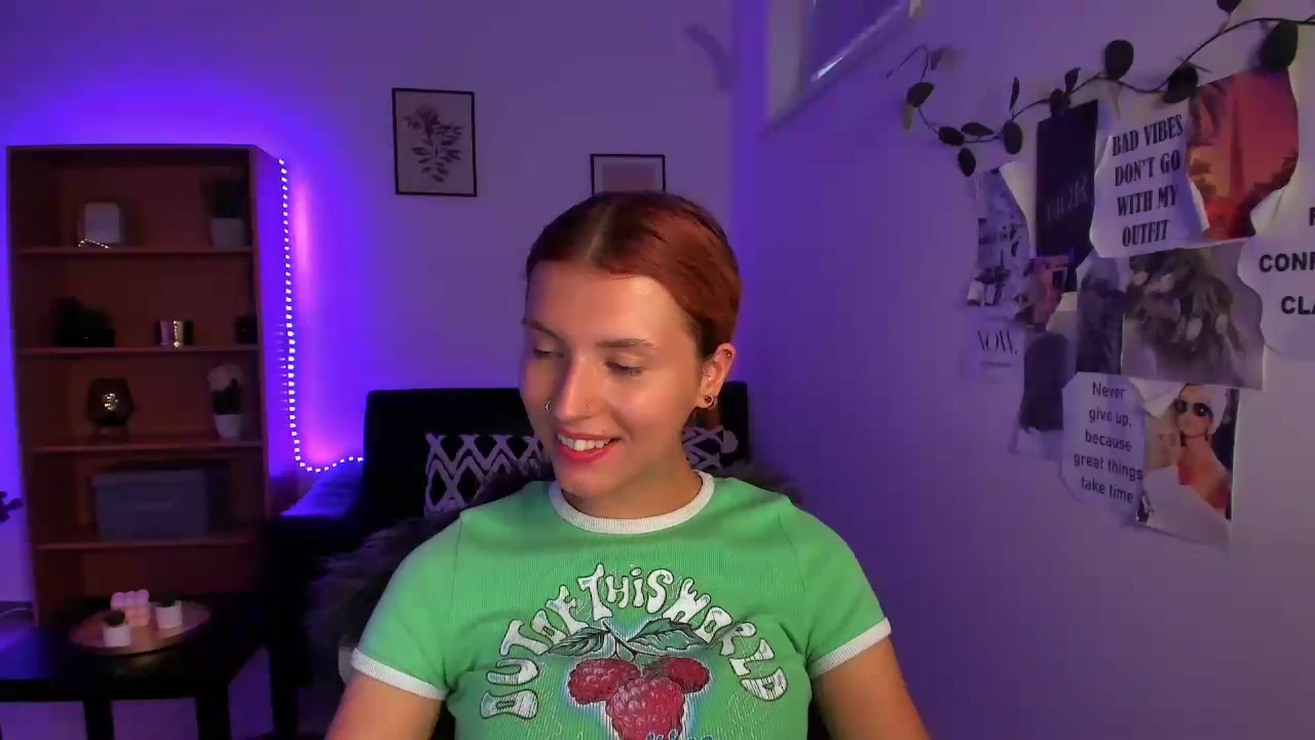Gallery image thumbnail from SaraJaay18's myfreecams stream on, 09/20/2023, 17:17 image 19 of 20