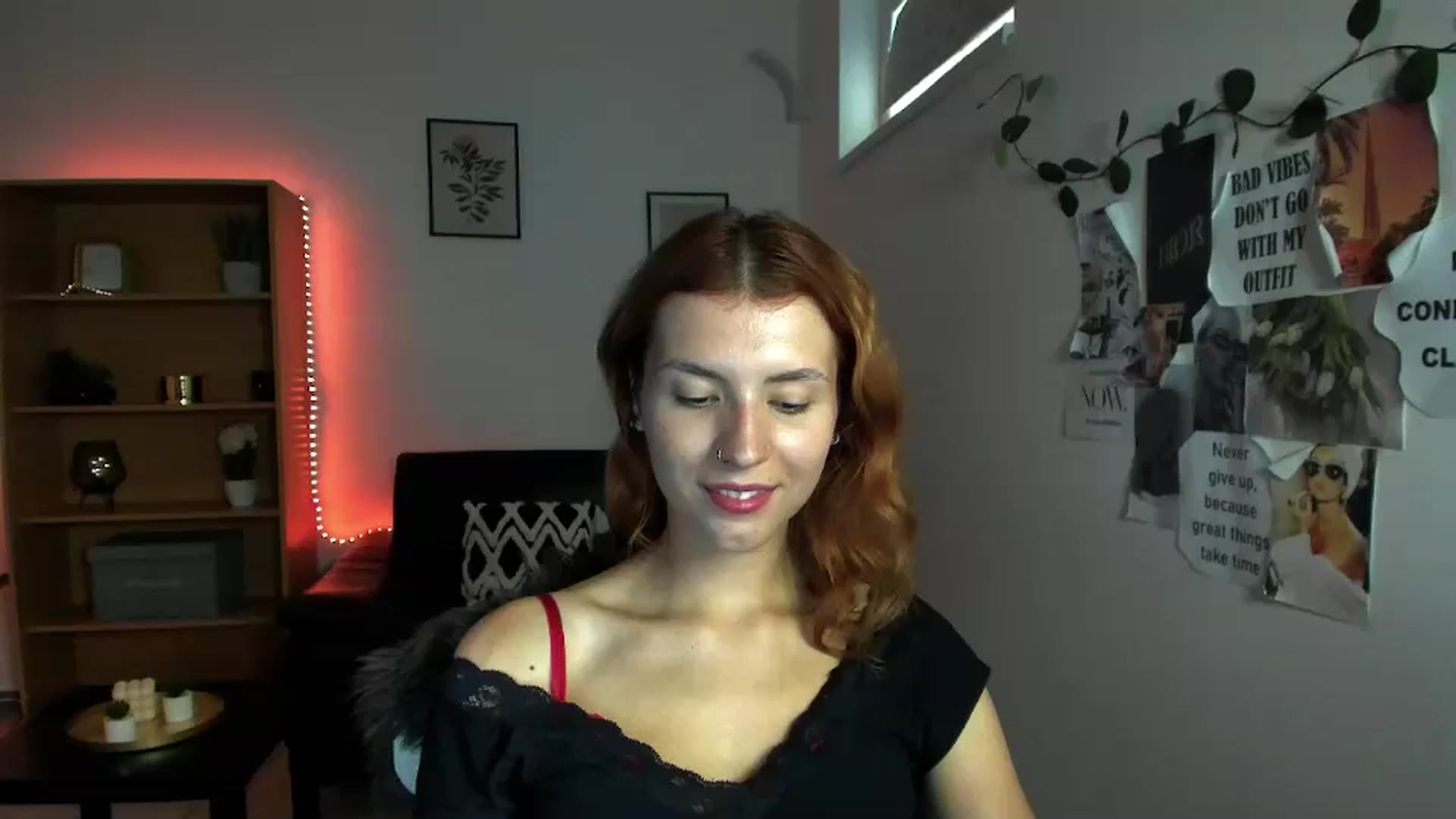 Gallery image thumbnail from SaraJaay18's myfreecams stream on, 09/22/2023, 15:34 image 12 of 20