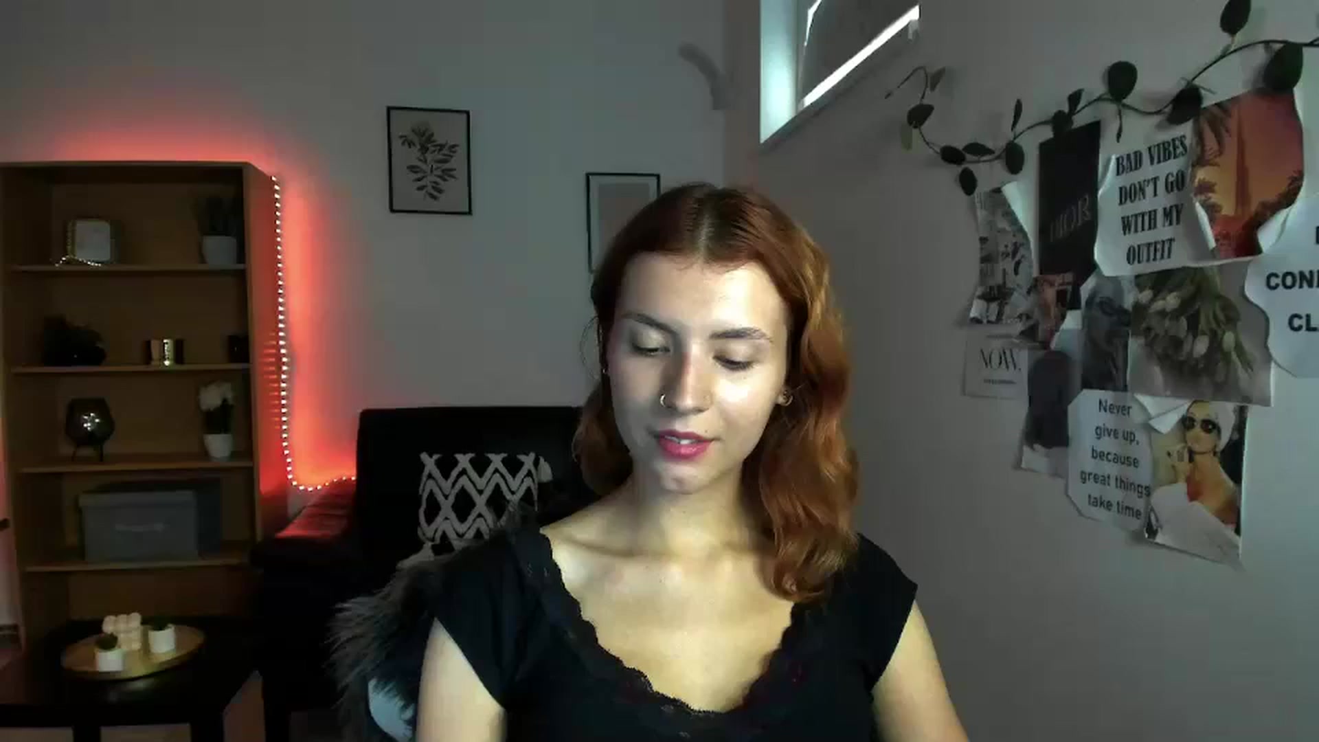 Gallery image thumbnail from SaraJaay18's myfreecams stream on, 09/22/2023, 15:34 image 9 of 20