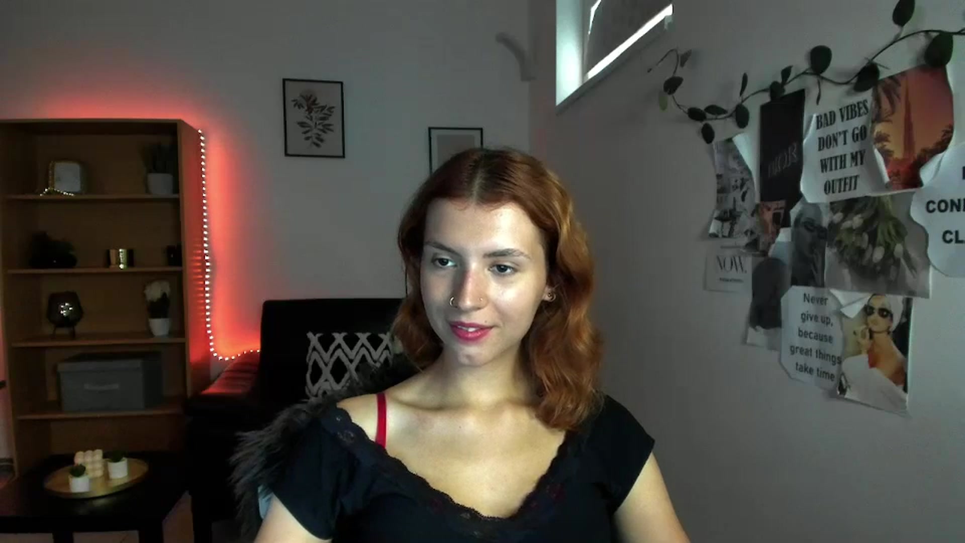 Gallery image thumbnail from SaraJaay18's myfreecams stream on, 09/22/2023, 15:34 image 6 of 20