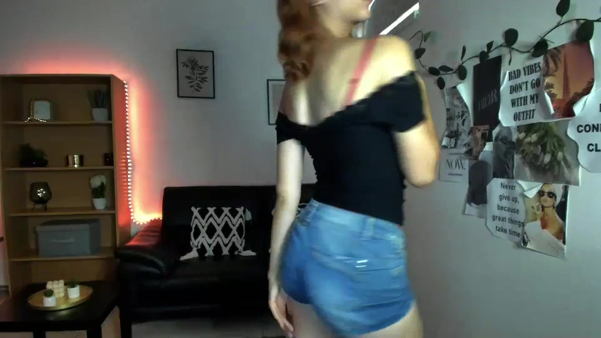 Gallery image thumbnail from SaraJaay18's myfreecams stream on, 09/22/2023, 15:34 image 10 of 20