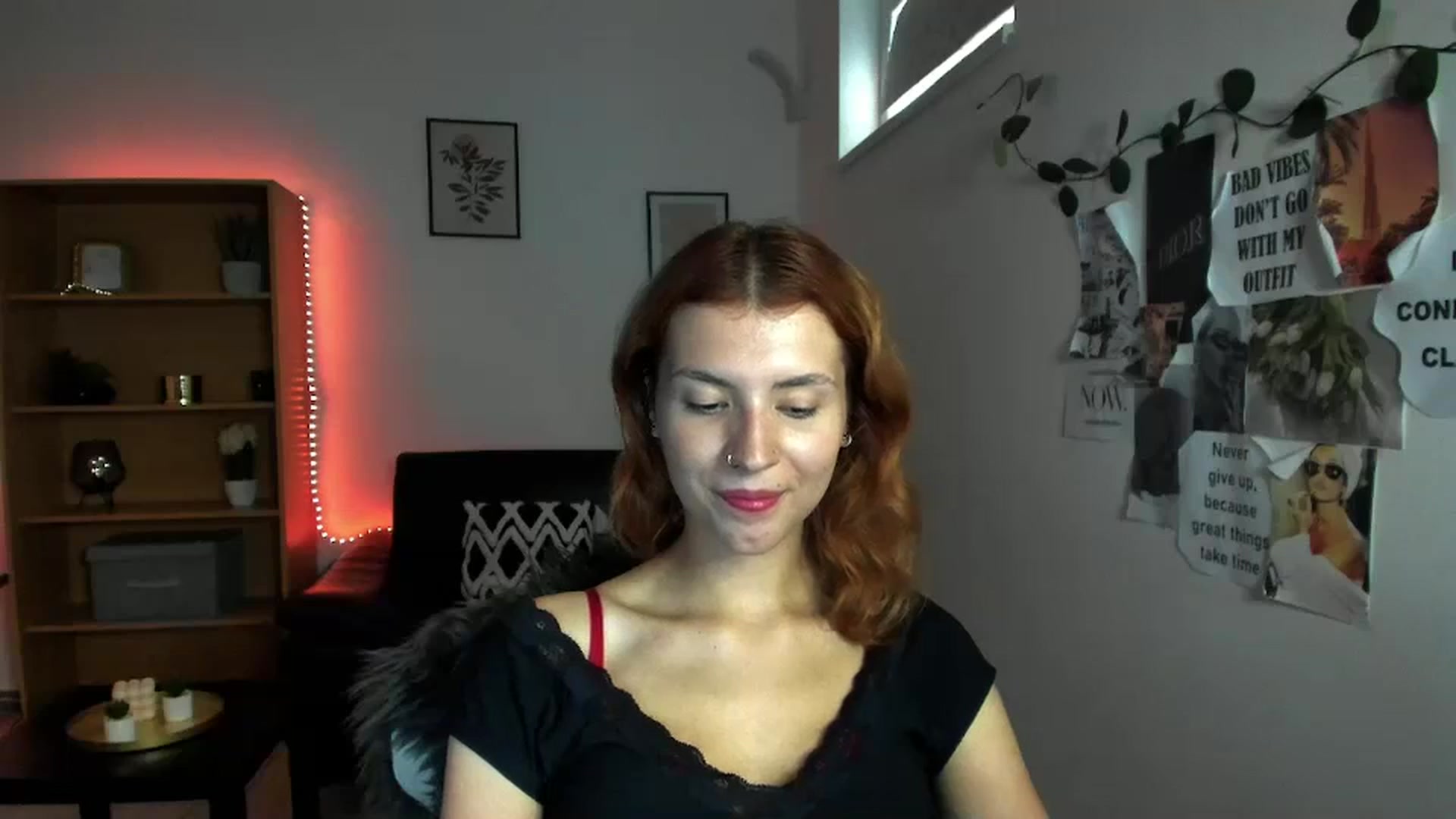 Gallery image thumbnail from SaraJaay18's myfreecams stream on, 09/22/2023, 15:34 image 4 of 20