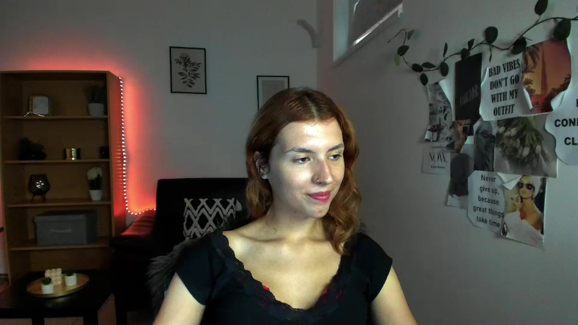 Gallery image thumbnail from SaraJaay18's myfreecams stream on, 09/22/2023, 16:33 image 9 of 20