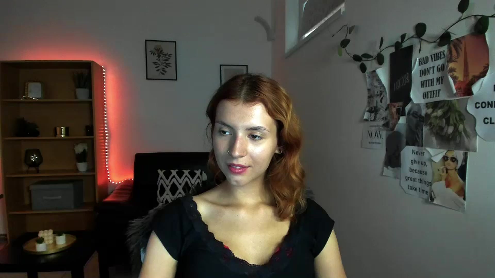 Gallery image thumbnail from SaraJaay18's myfreecams stream on, 09/22/2023, 16:33 image 8 of 20