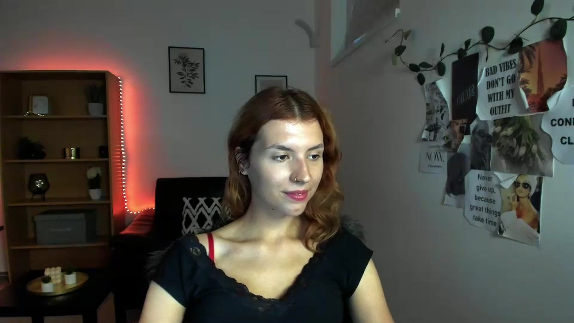 Gallery image thumbnail from SaraJaay18's myfreecams stream on, 09/22/2023, 16:33 image 19 of 20