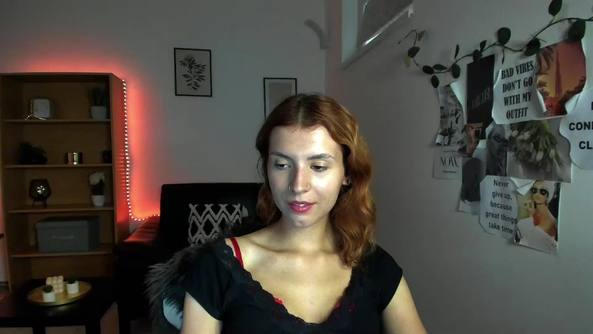 Gallery image thumbnail from SaraJaay18's myfreecams stream on, 09/22/2023, 16:33 image 13 of 20