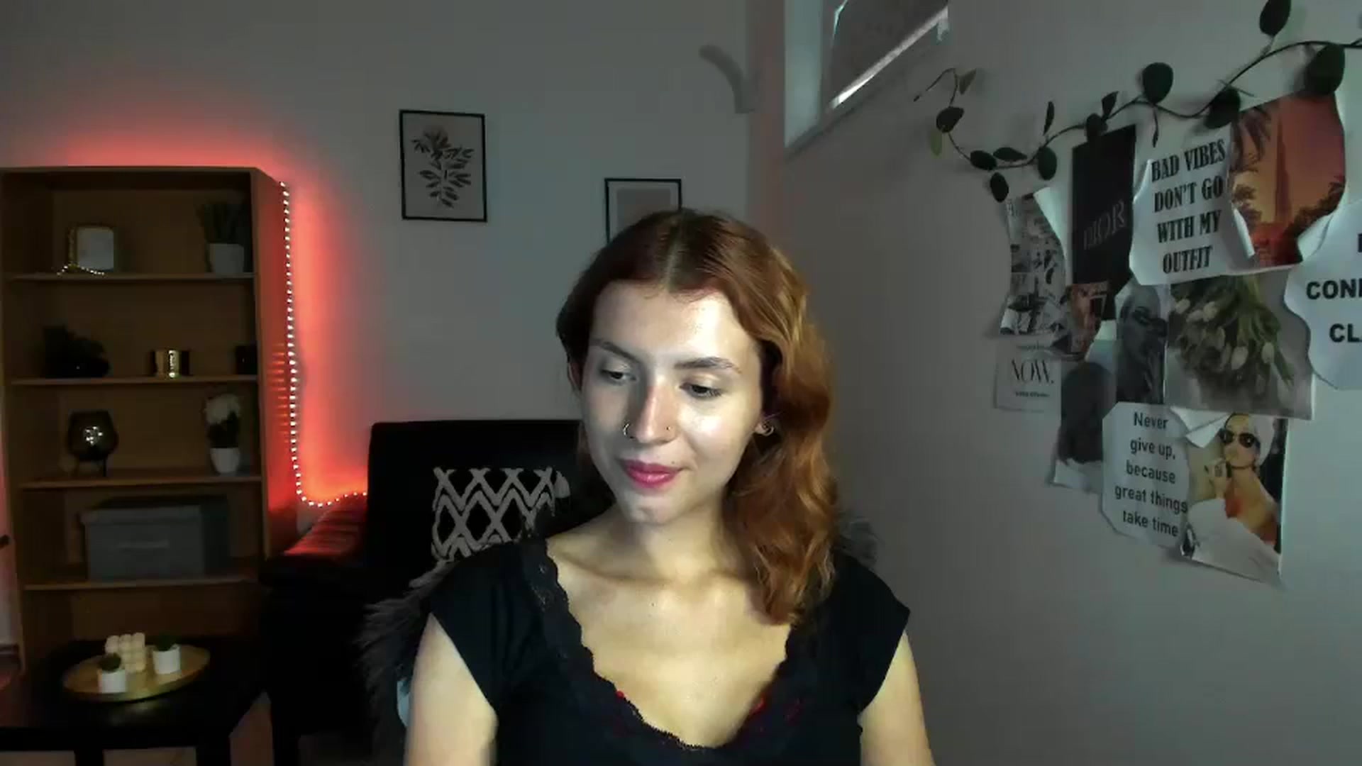 Gallery image thumbnail from SaraJaay18's myfreecams stream on, 09/22/2023, 16:33 image 6 of 20