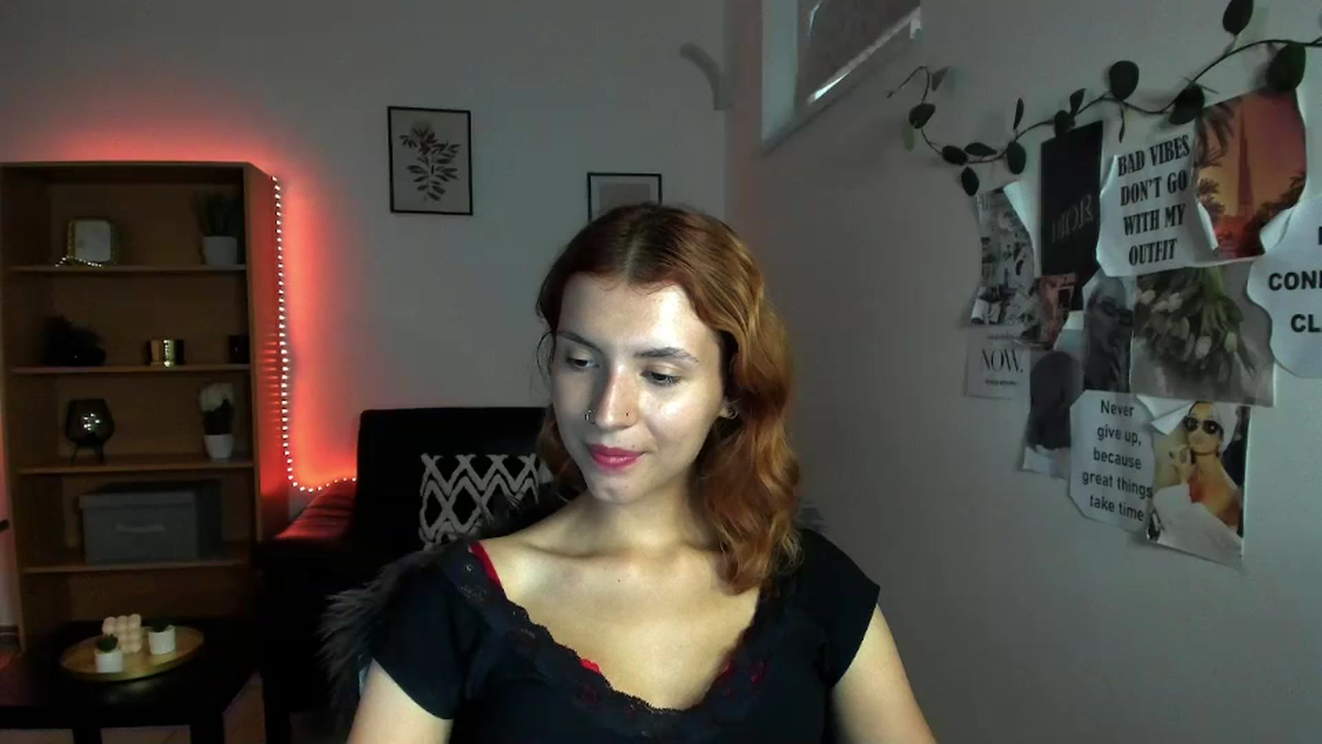 Gallery image thumbnail from SaraJaay18's myfreecams stream on, 09/22/2023, 16:33 image 12 of 20