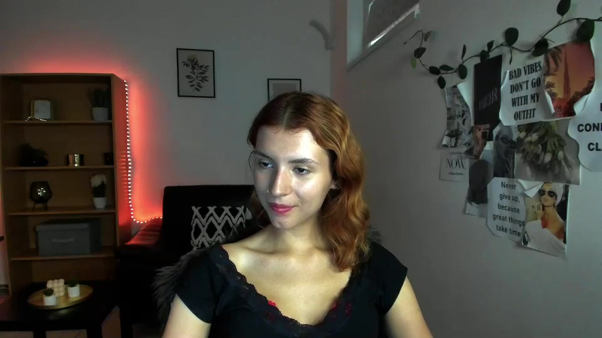 Gallery image thumbnail from SaraJaay18's myfreecams stream on, 09/22/2023, 16:33 image 10 of 20