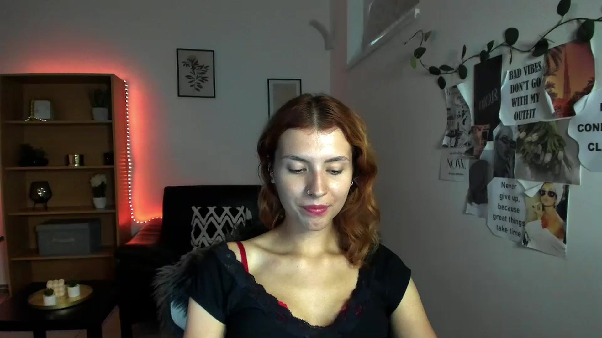 Gallery image thumbnail from SaraJaay18's myfreecams stream on, 09/22/2023, 16:33 image 16 of 20