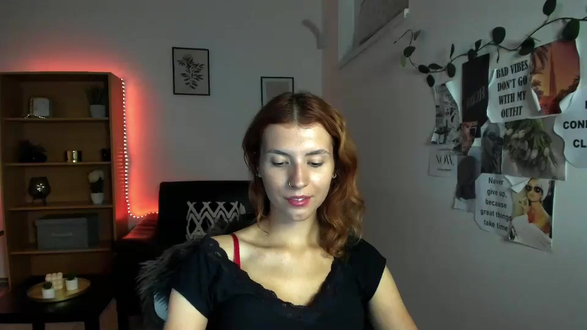 Gallery image thumbnail from SaraJaay18's myfreecams stream on, 09/22/2023, 18:07 image 9 of 20