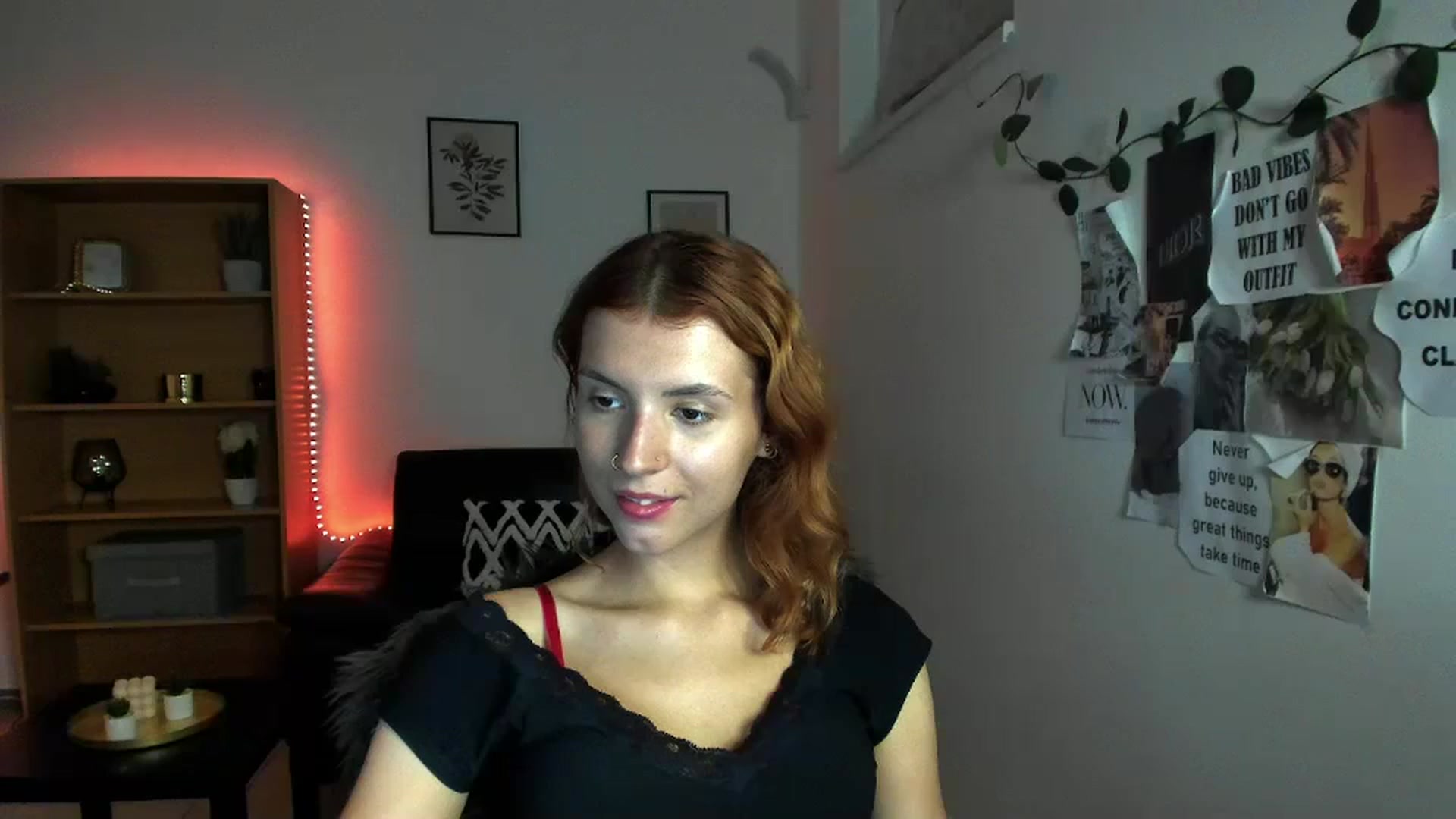 Gallery image thumbnail from SaraJaay18's myfreecams stream on, 09/22/2023, 18:07 image 4 of 20