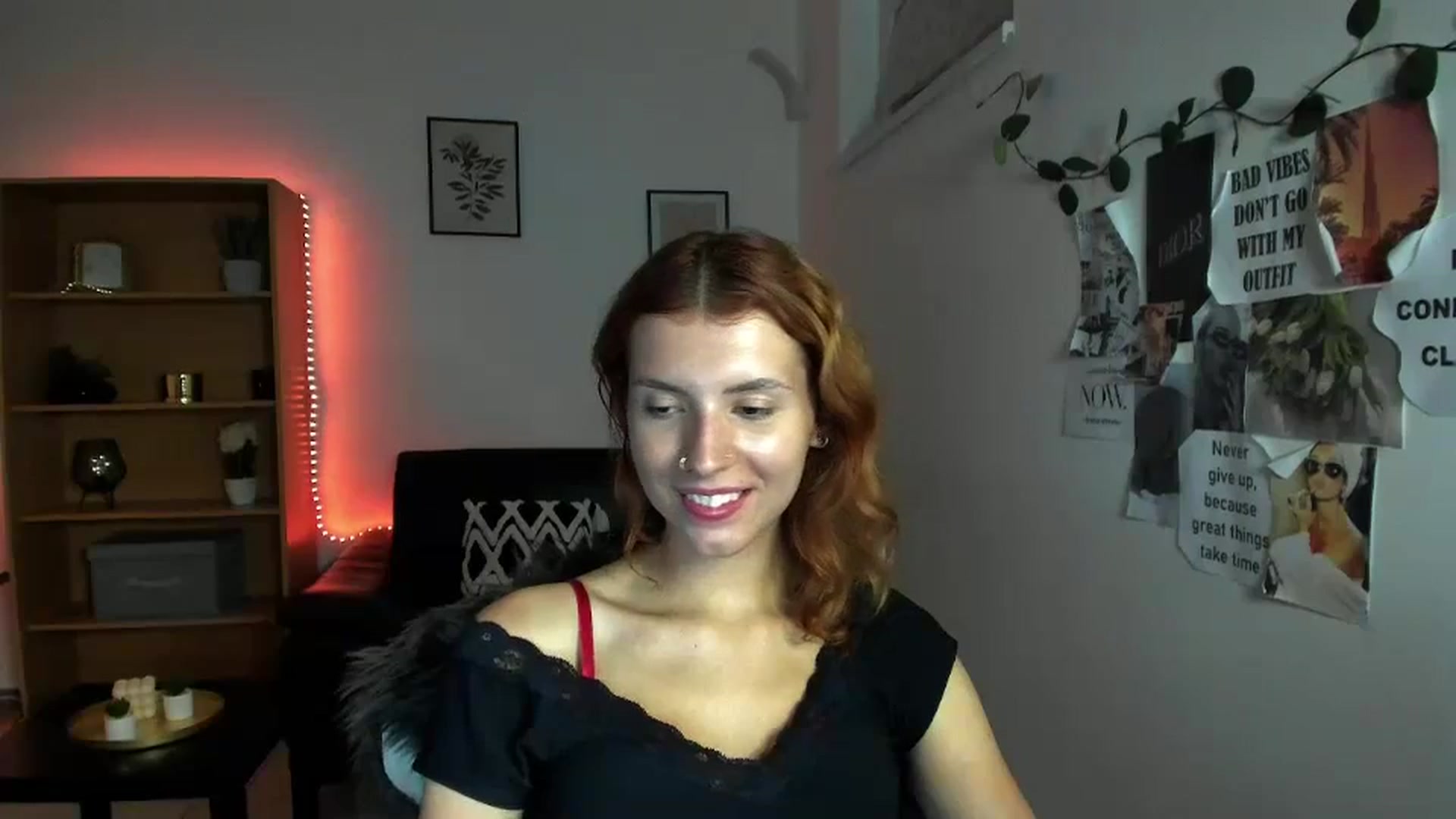 Gallery image thumbnail from SaraJaay18's myfreecams stream on, 09/22/2023, 18:07 image 8 of 20