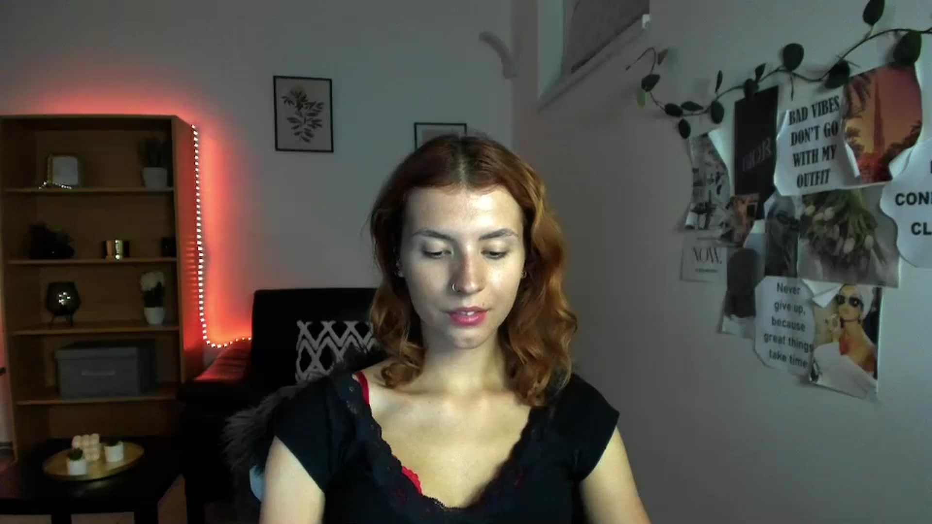 Gallery image thumbnail from SaraJaay18's myfreecams stream on, 09/22/2023, 18:07 image 19 of 20