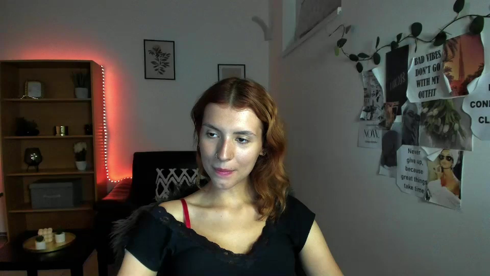 Gallery image thumbnail from SaraJaay18's myfreecams stream on, 09/22/2023, 18:07 image 5 of 20