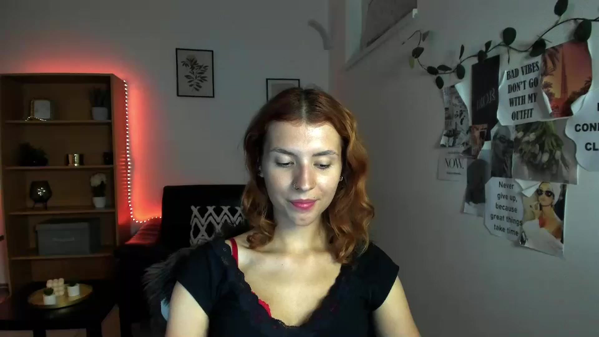 Gallery image thumbnail from SaraJaay18's myfreecams stream on, 09/22/2023, 18:07 image 20 of 20