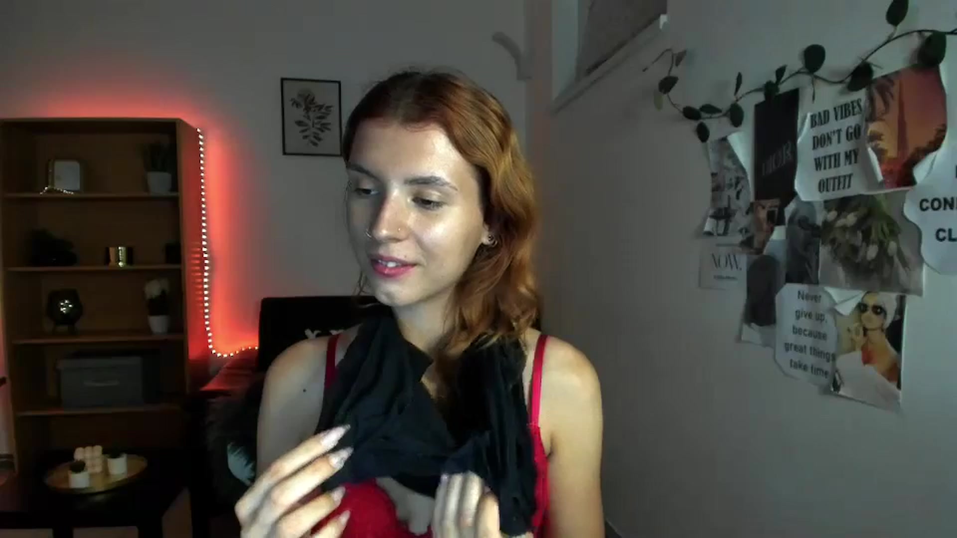 Gallery image thumbnail from SaraJaay18's myfreecams stream on, 09/22/2023, 18:07 image 15 of 20