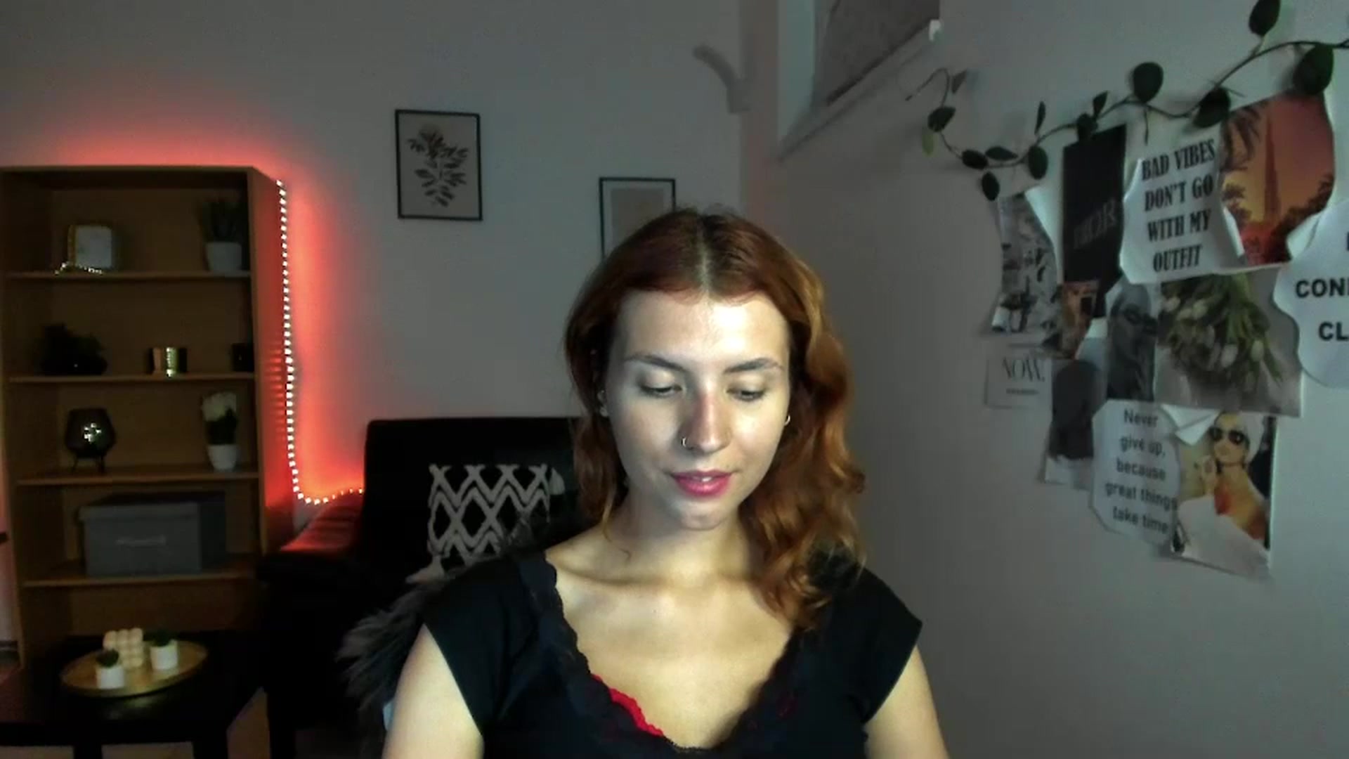 Gallery image thumbnail from SaraJaay18's myfreecams stream on, 09/22/2023, 18:07 image 16 of 20