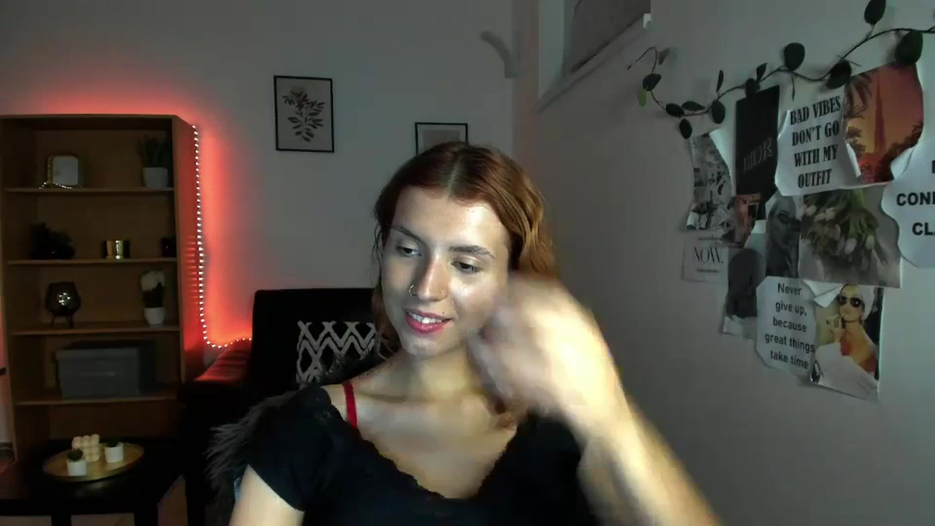 Gallery image thumbnail from SaraJaay18's myfreecams stream on, 09/22/2023, 18:07 image 12 of 20