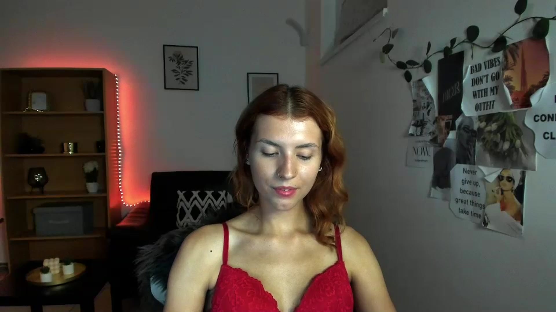 Gallery image thumbnail from SaraJaay18's myfreecams stream on, 09/22/2023, 18:07 image 14 of 20