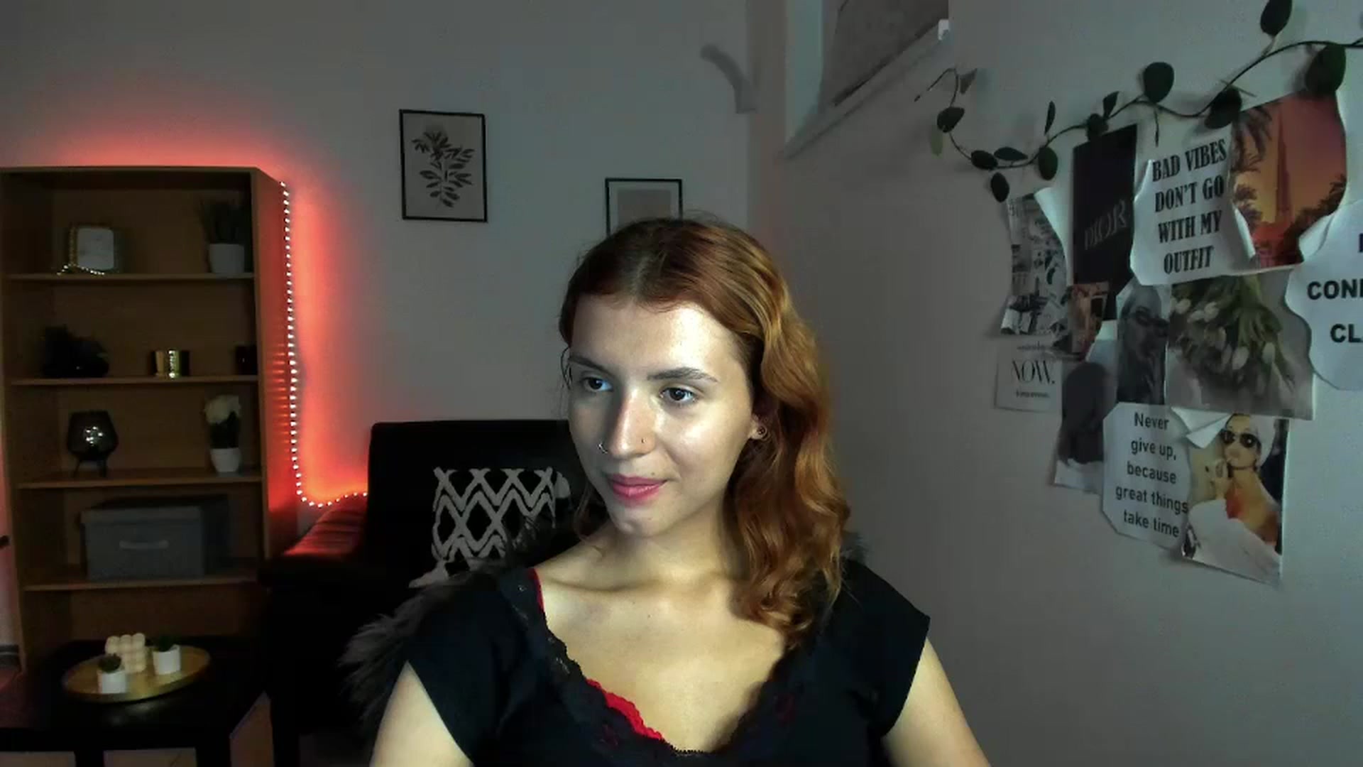 Gallery image thumbnail from SaraJaay18's myfreecams stream on, 09/22/2023, 18:07 image 17 of 20